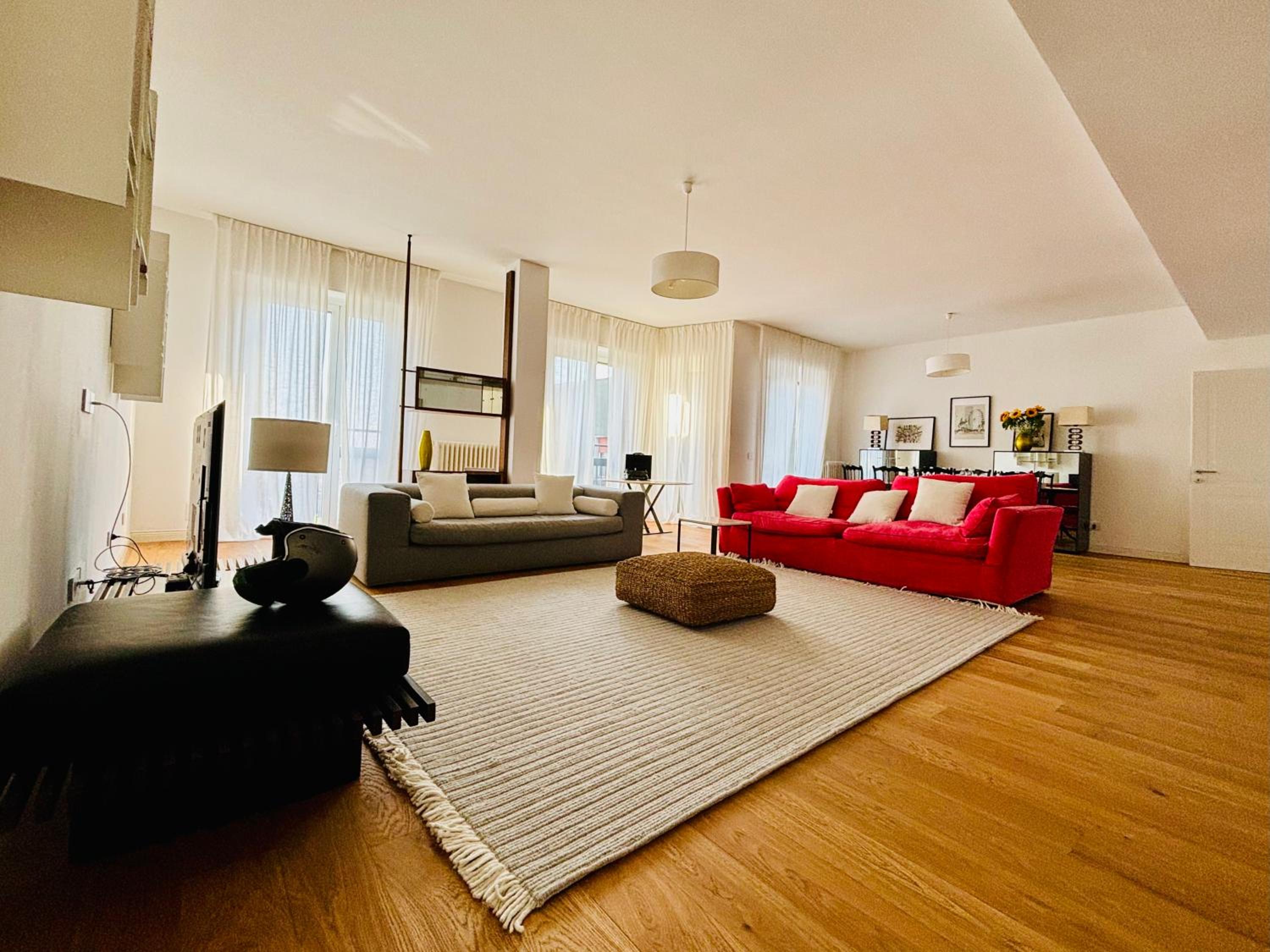 Four-Bedroom Apartment with Balcony 