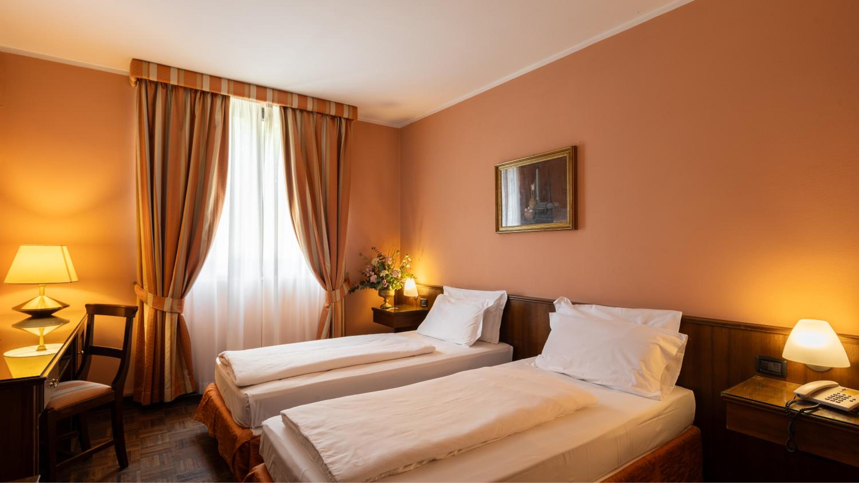 Standard Twin Room - Photo 1