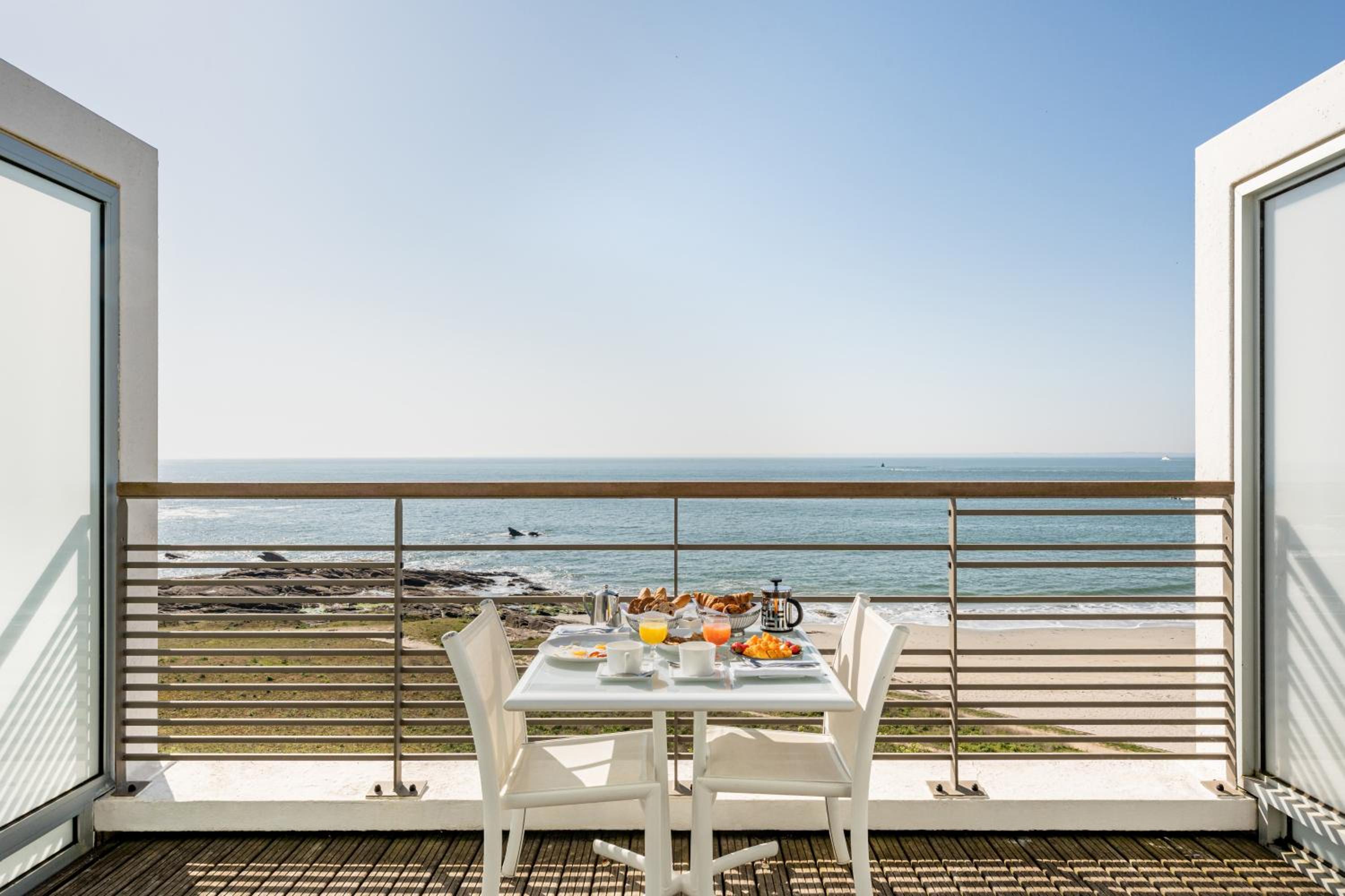 Sofitel Suite with Balcony - Facing The Sea - Photo 7