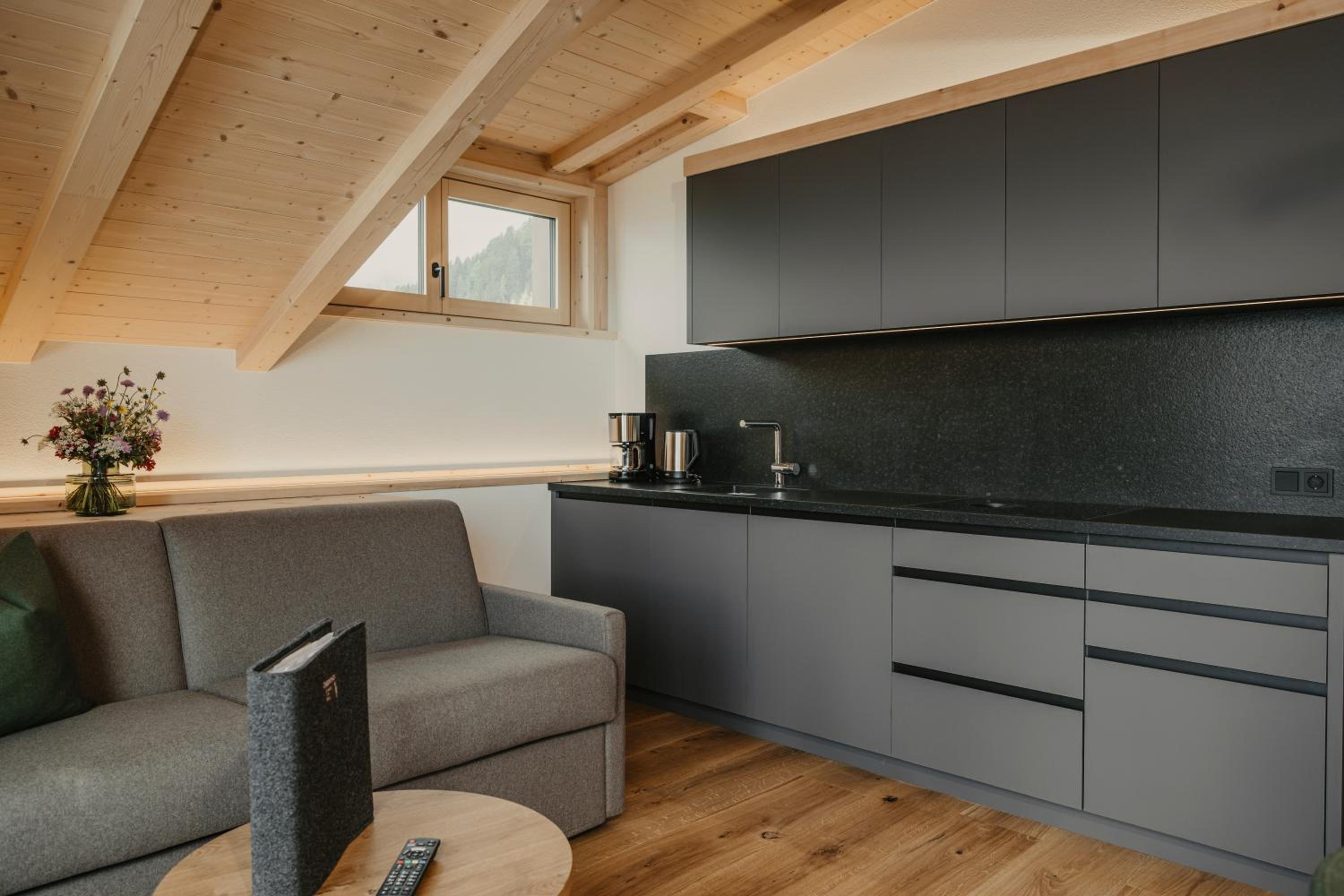 One-Bedroom Apartment With View photo 2