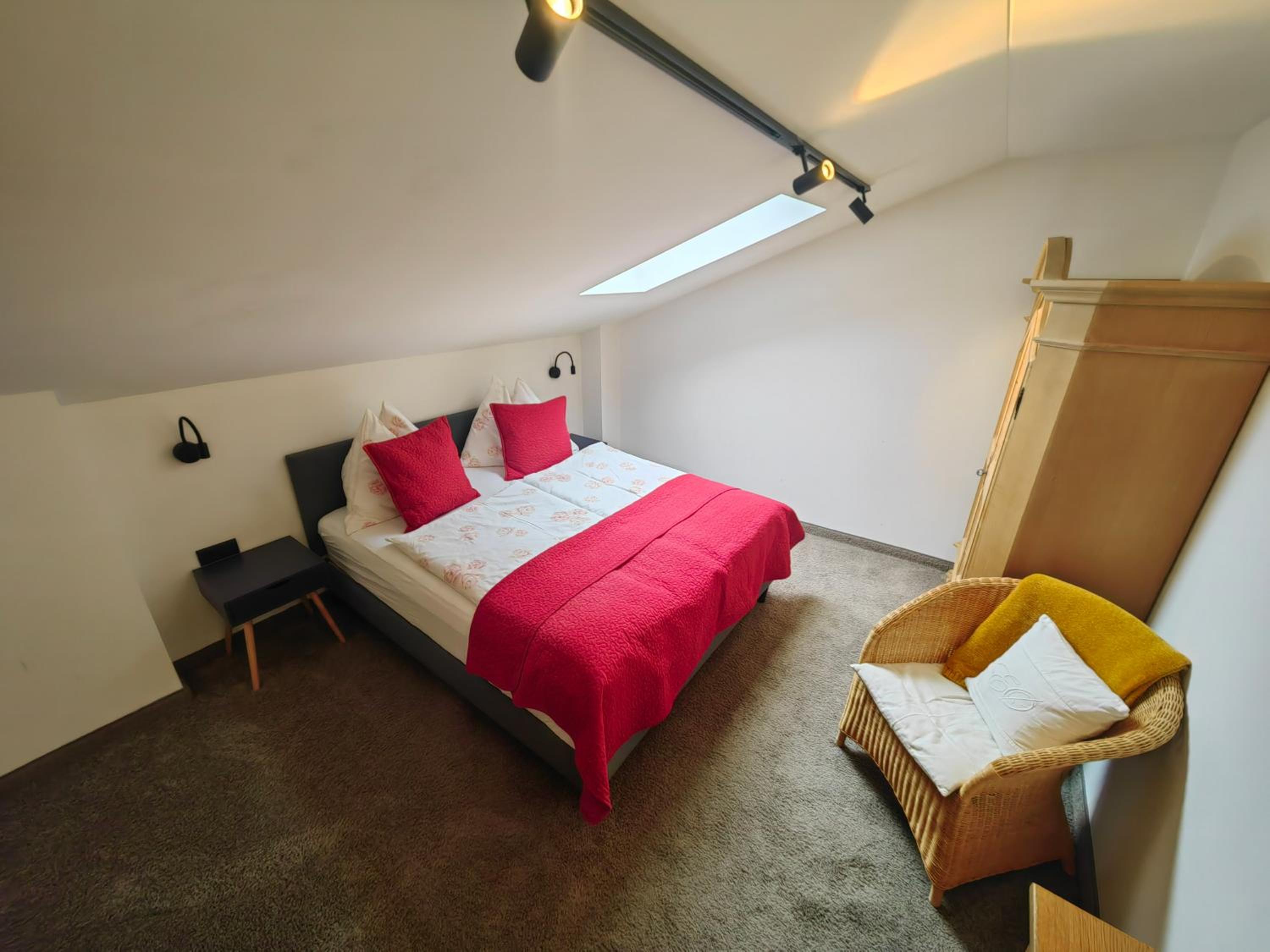 Comfort One-Bedroom Apartment with Balcony photo 3