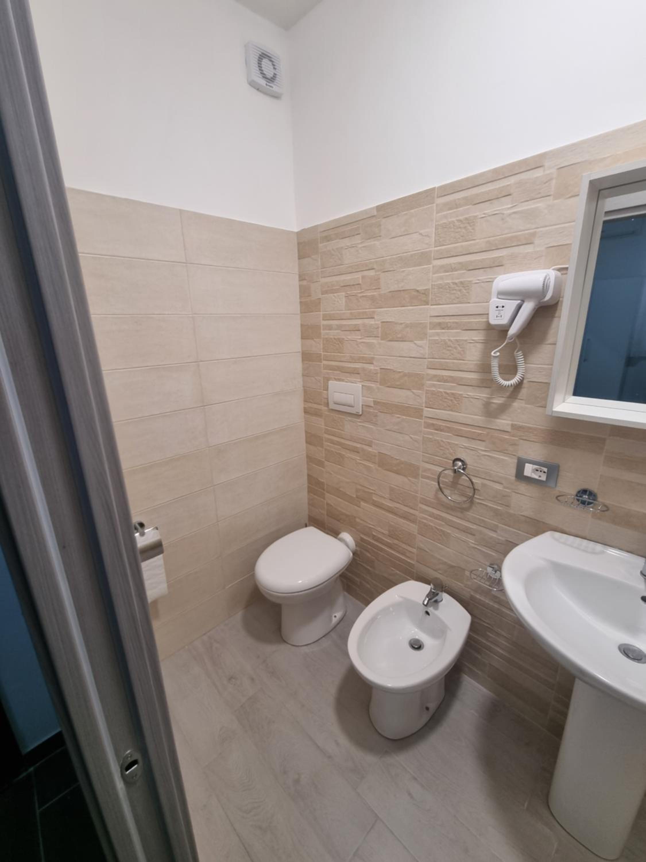 Double Room with Private Bathroom photo 3