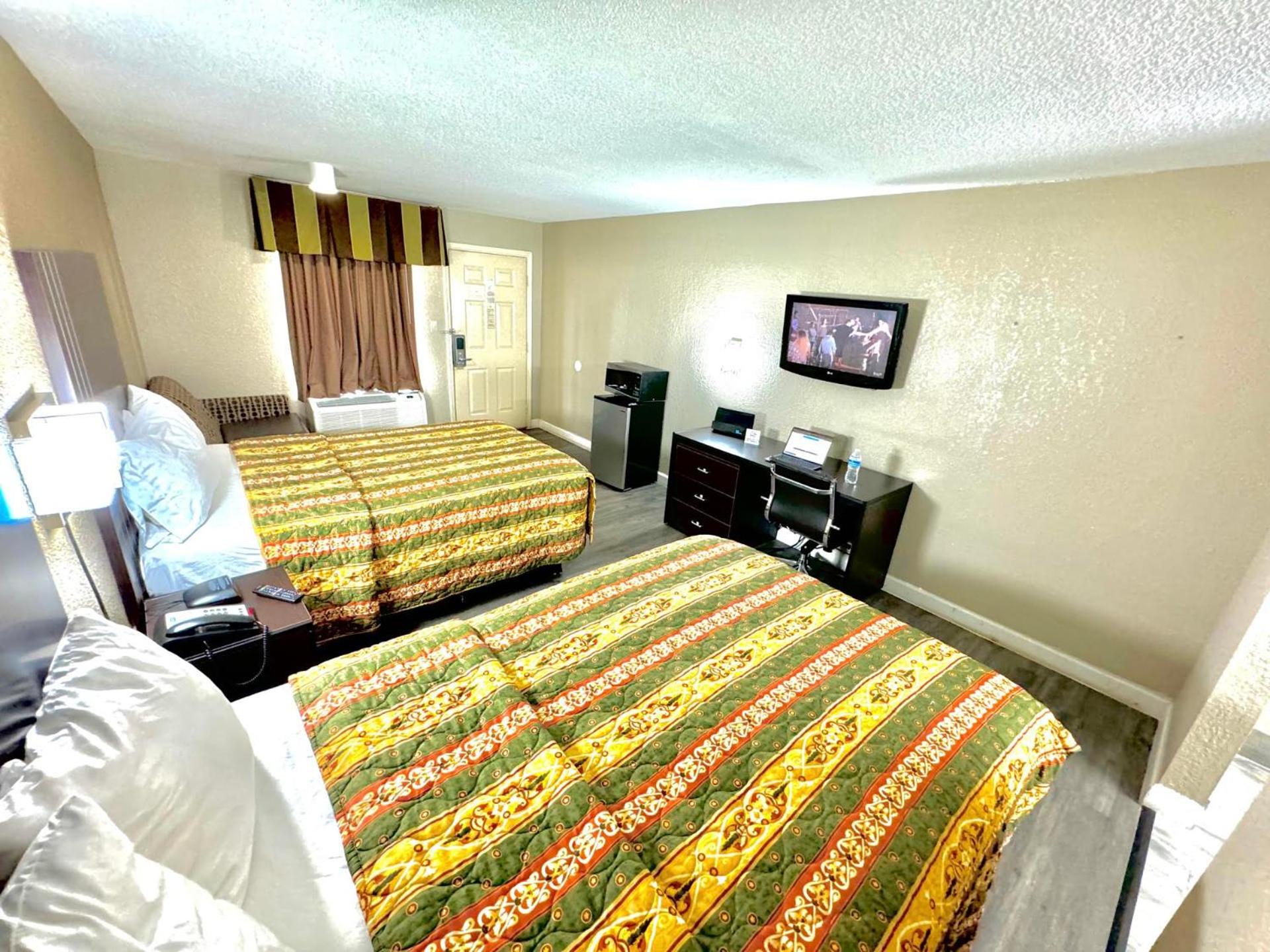 Double Room with Two Double Beds - Non-Smoking - Photo 7