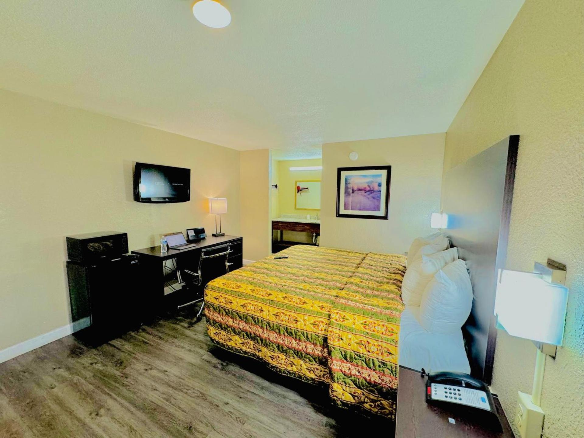 King Room - Accessible/Non-Smoking - Photo 1