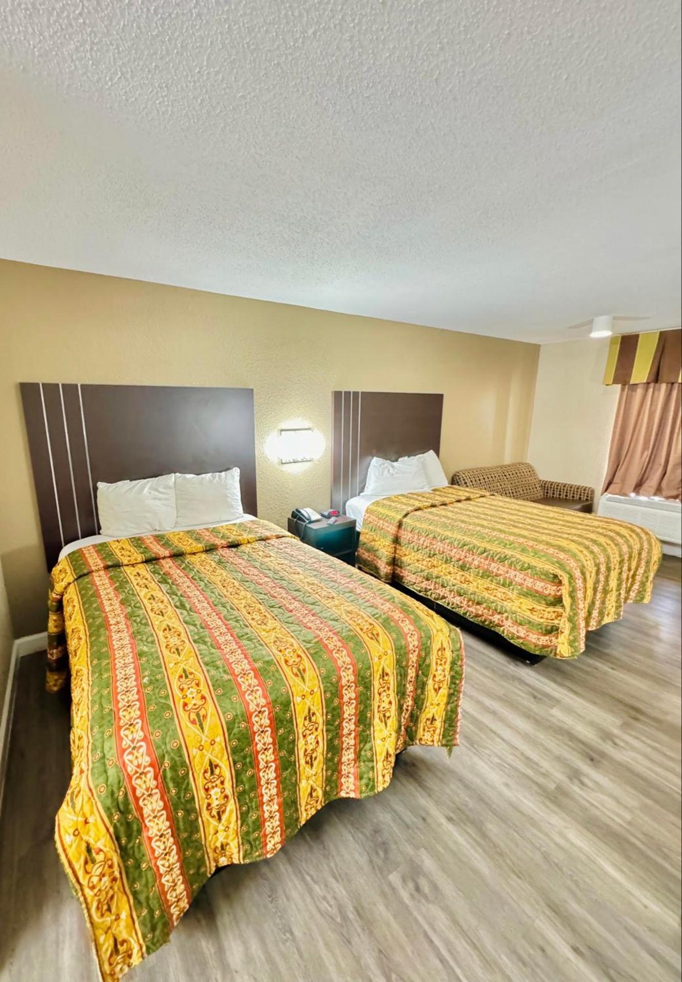 Double Room with Two Double Beds - Non-Smoking - Photo 2