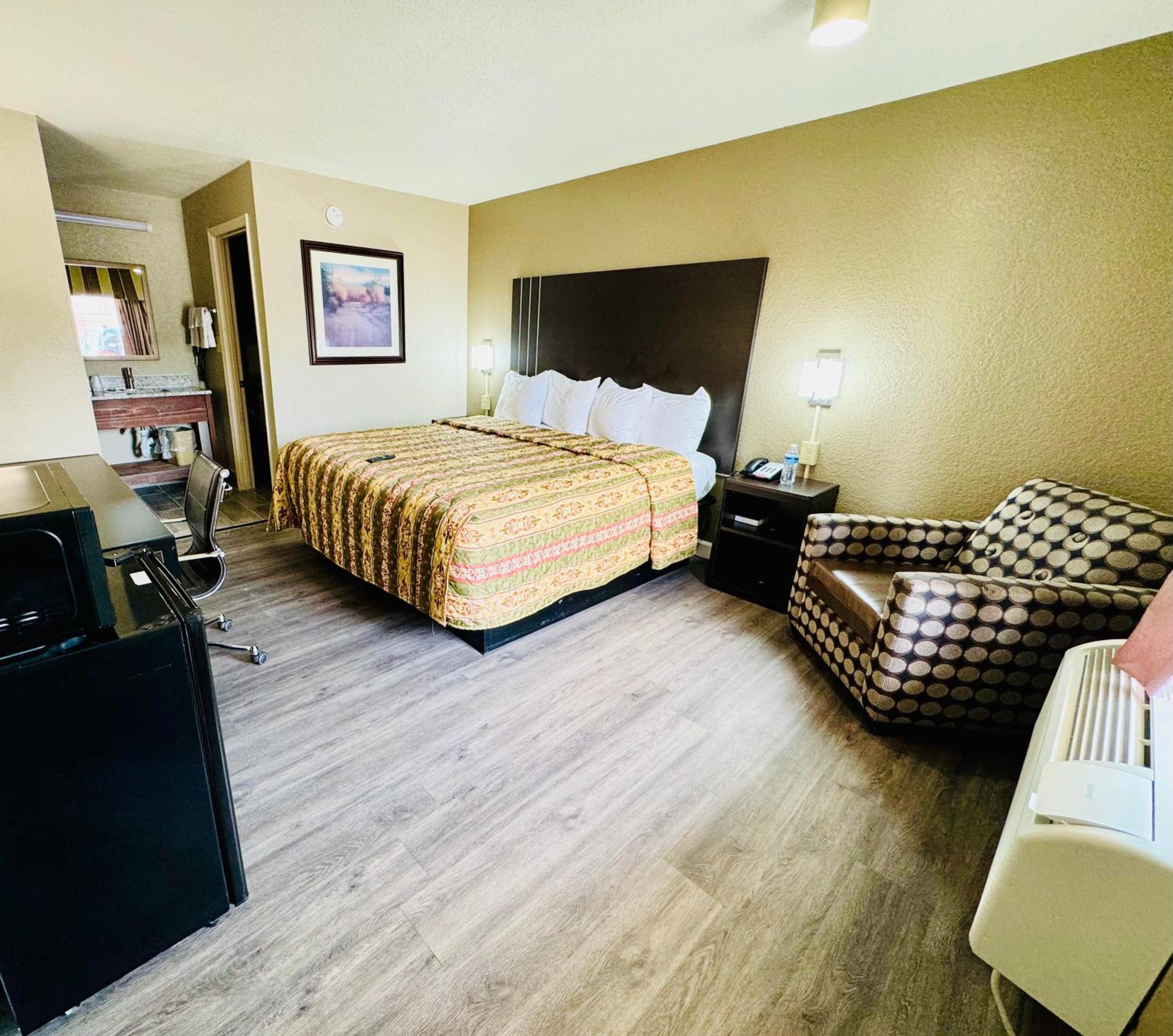 King Room - Accessible/Non-Smoking - Photo 9