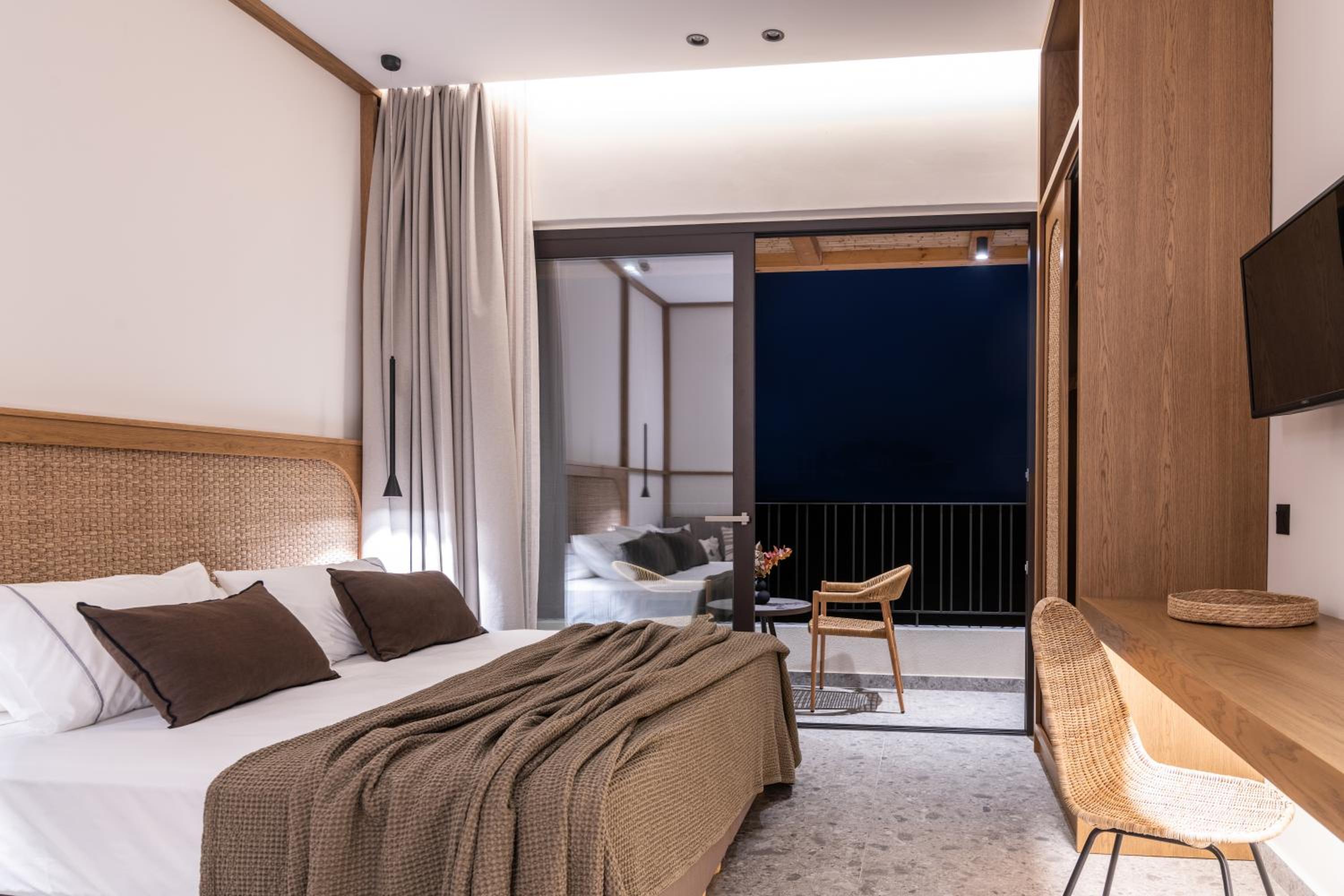 Deluxe Triple Room with Sea View