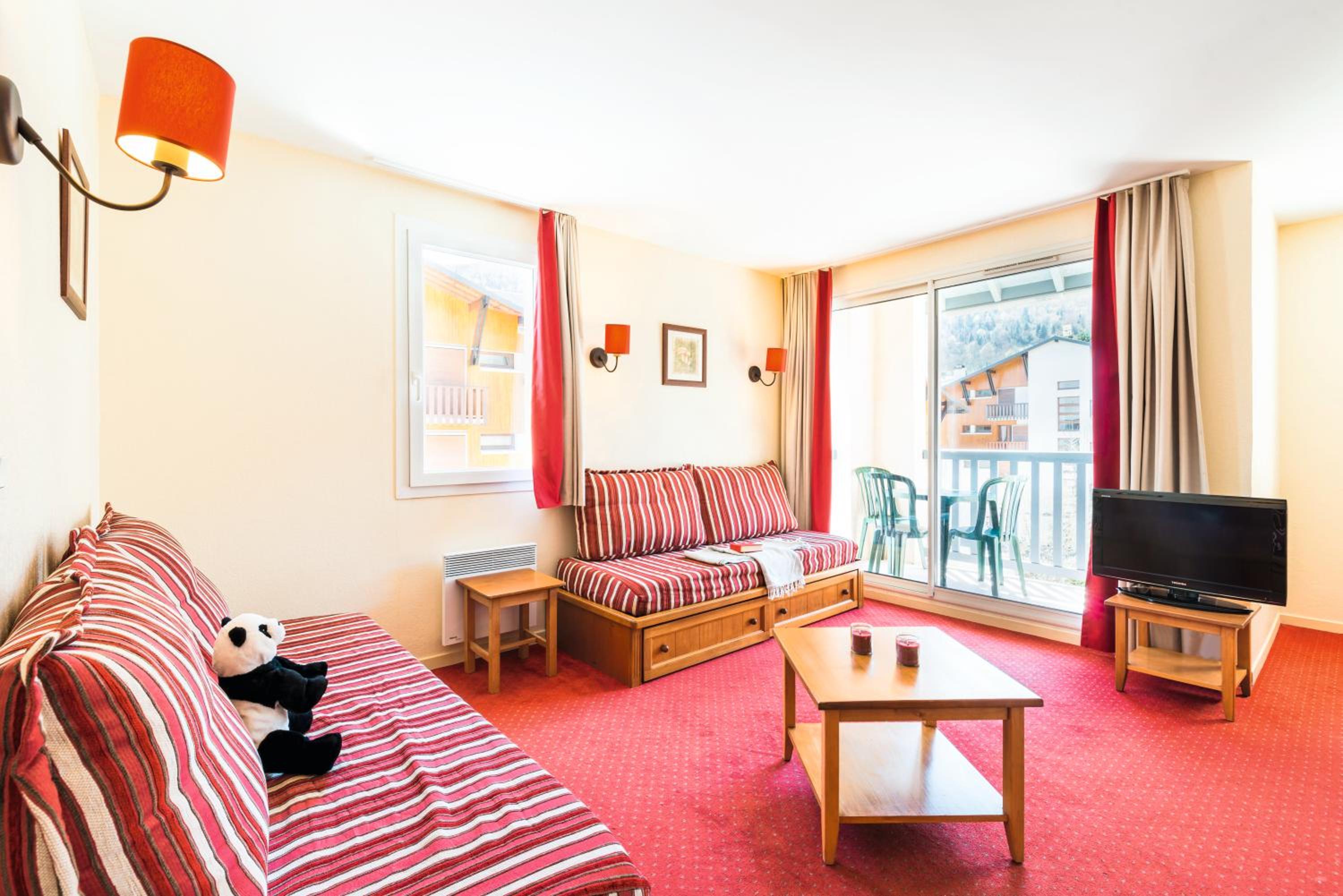 Three-Bedroom Apartment with Balcony (8 People)