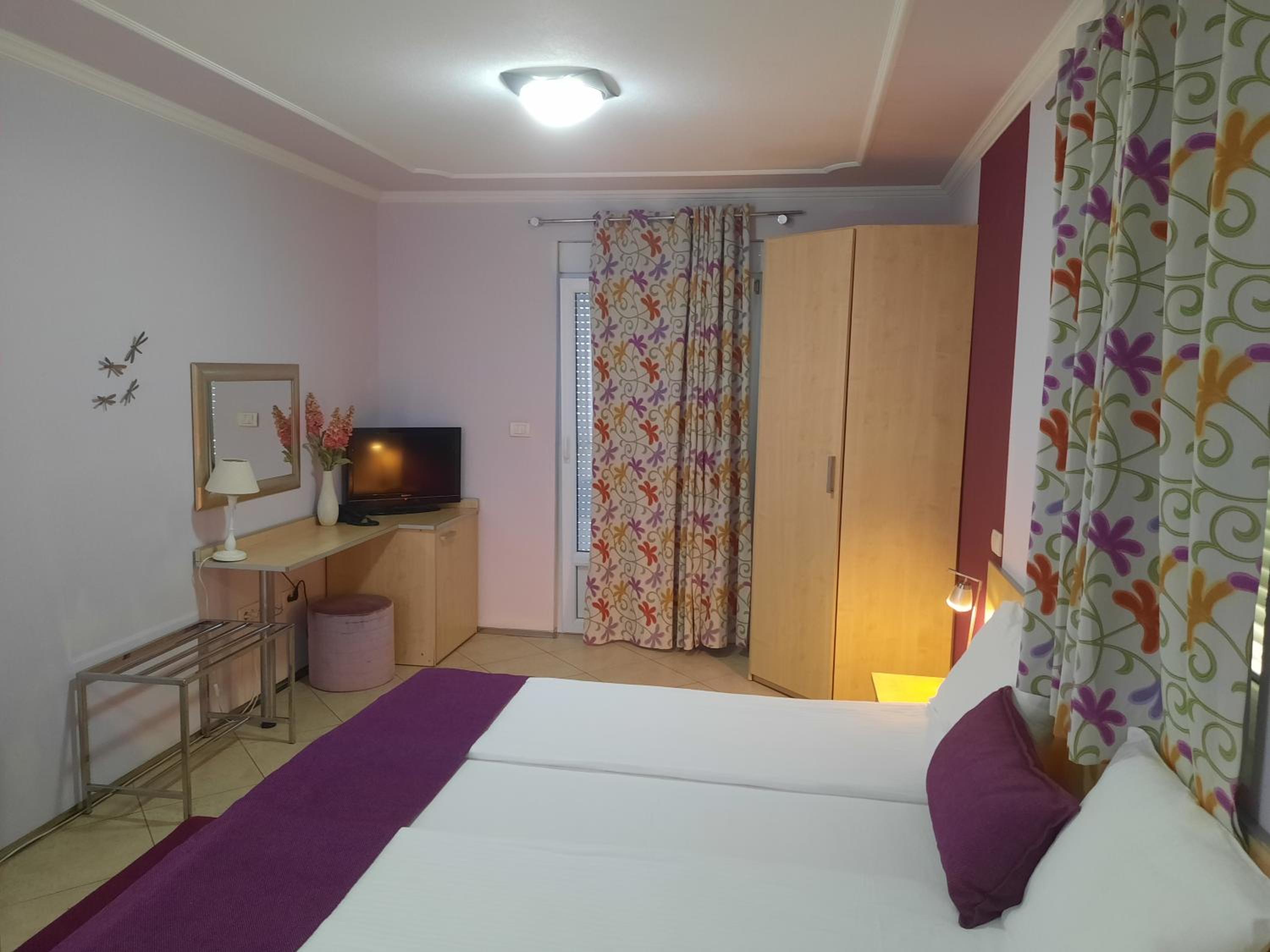Deluxe Double Room with Balcony photo 3