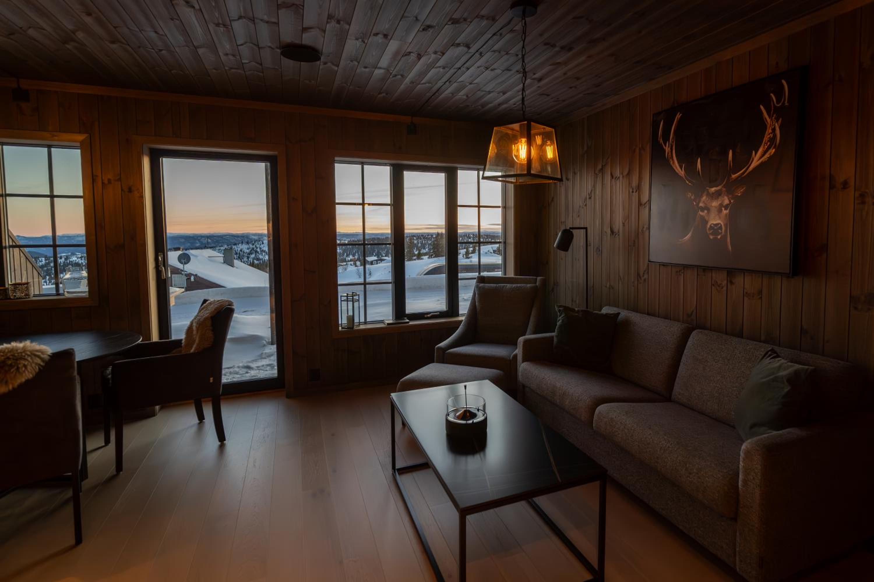 One-Bedroom Apartment With Balcony And Mountain View  