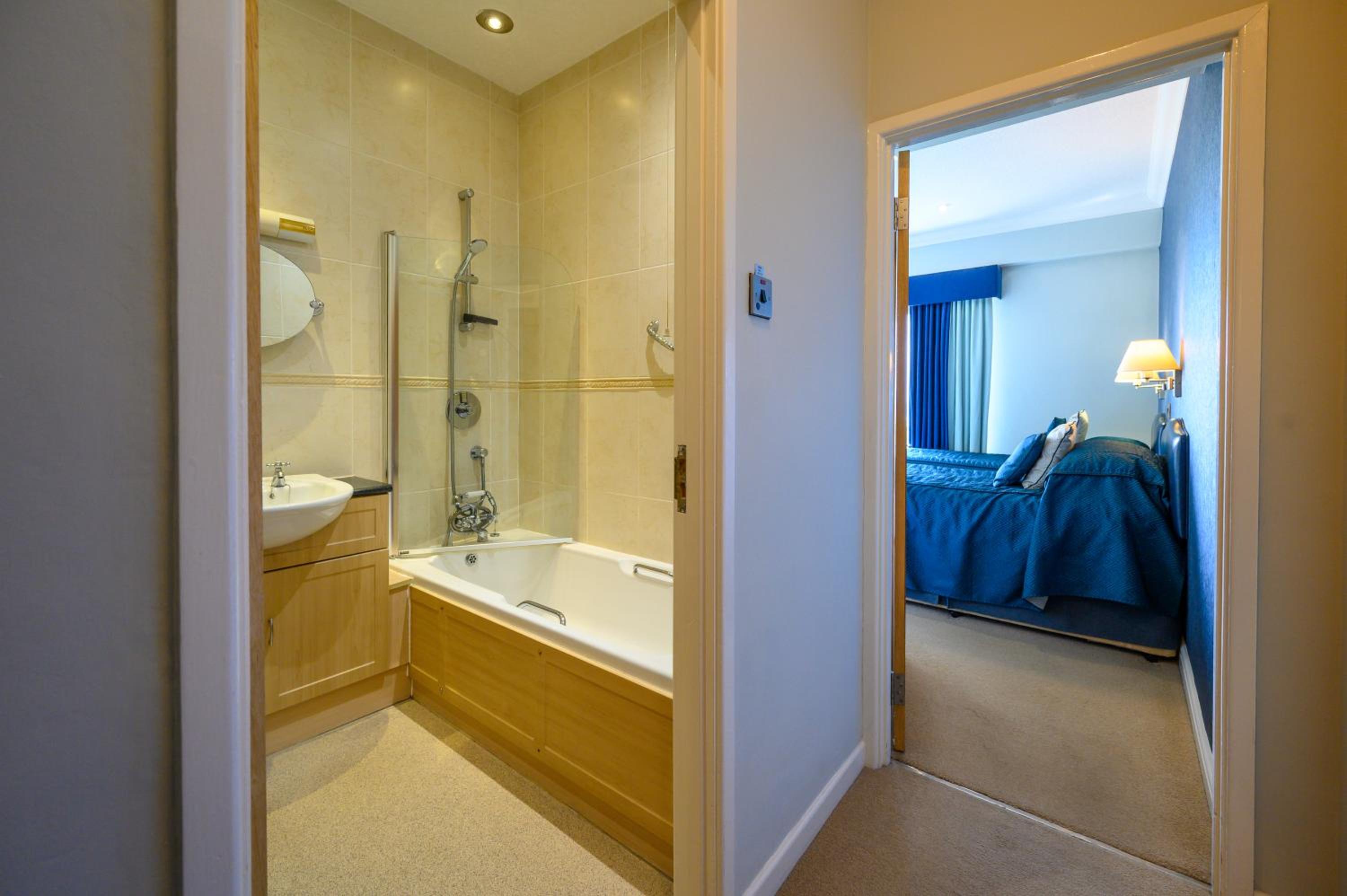 Standard Twin Room with Sea View photo 3