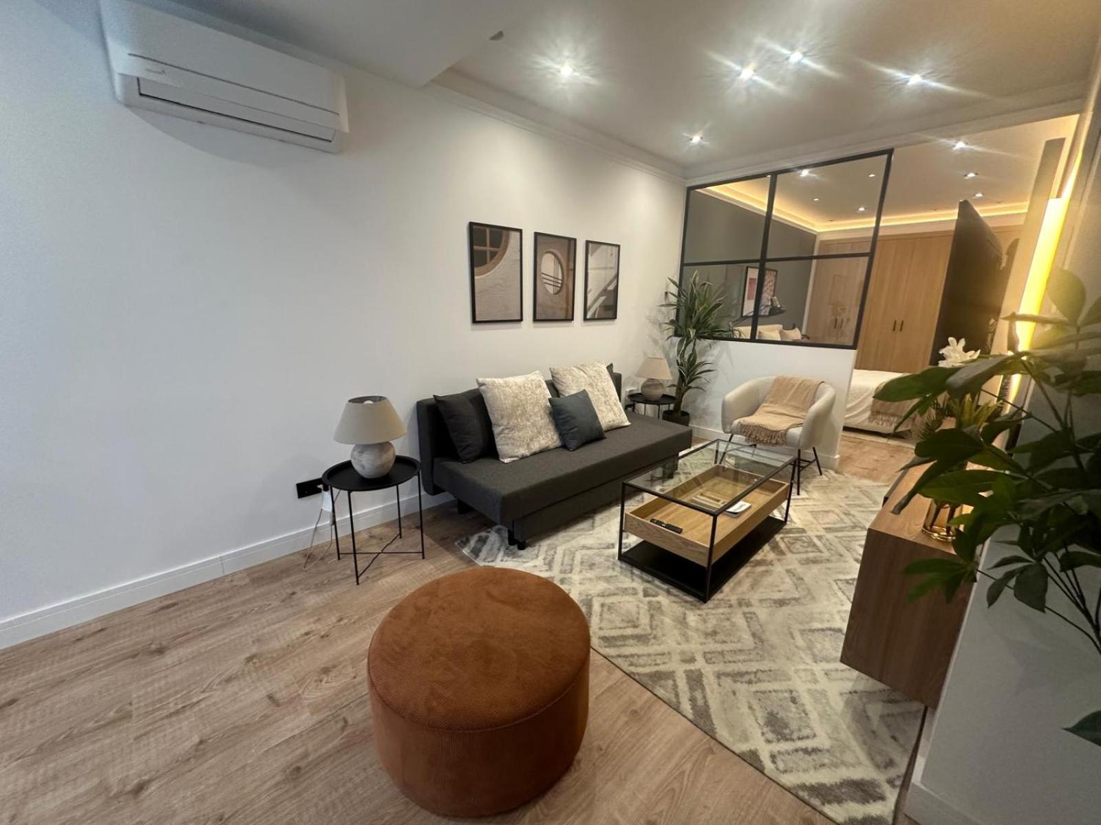 One-Bedroom Apartment photo 2