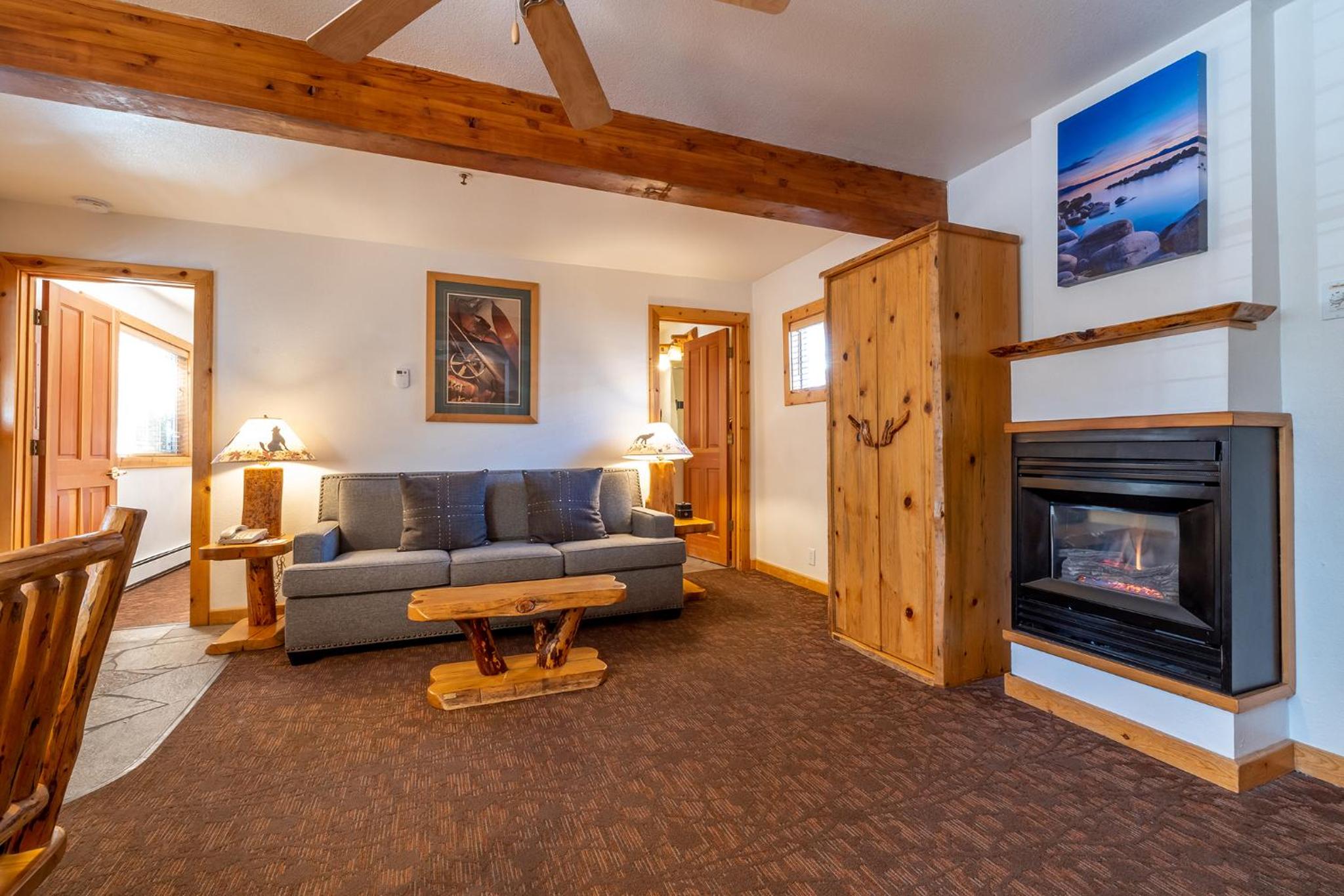 One-Bedroom Apartment - Photo 3