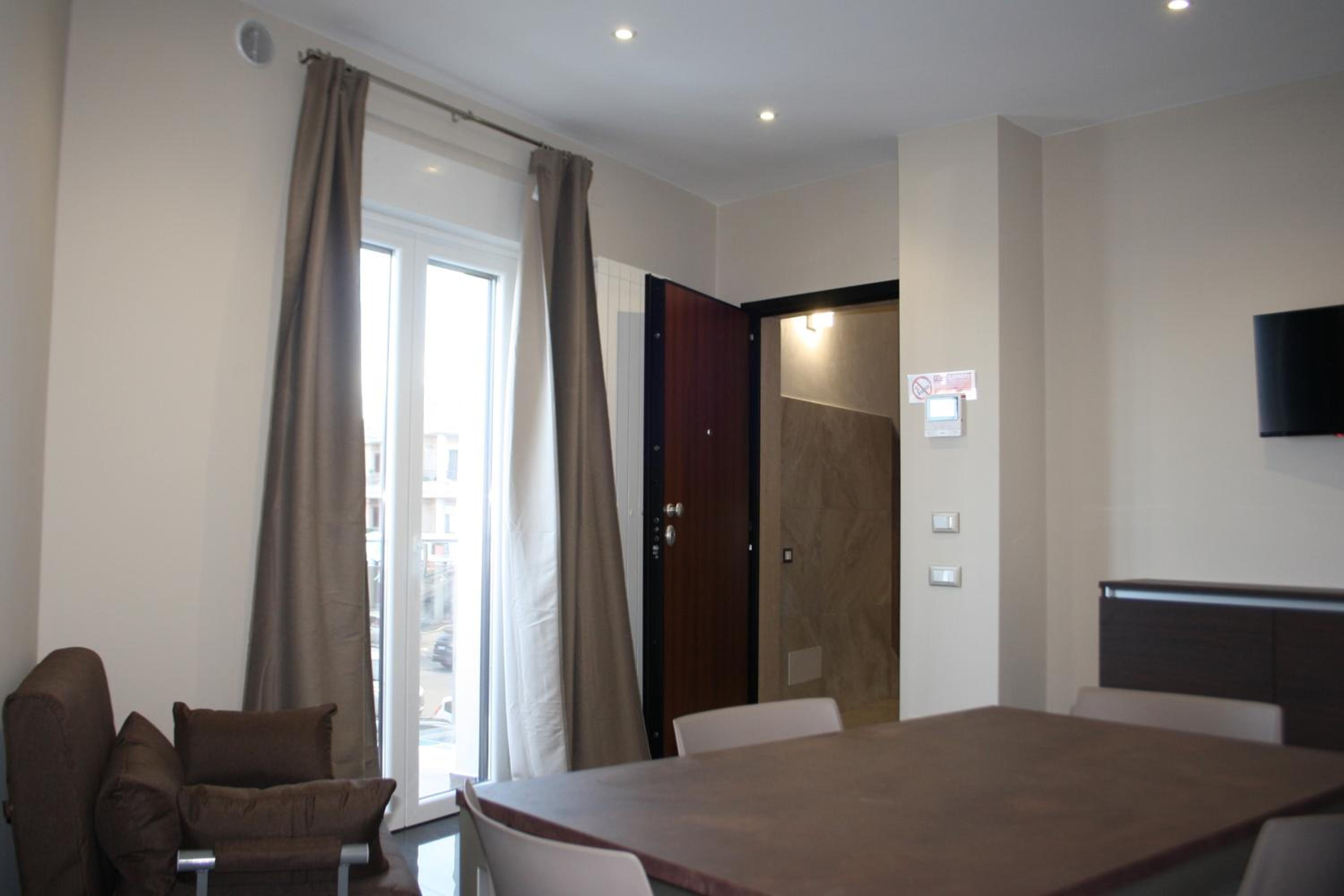 Deluxe One-Bedroom Apartment with City View photo 1