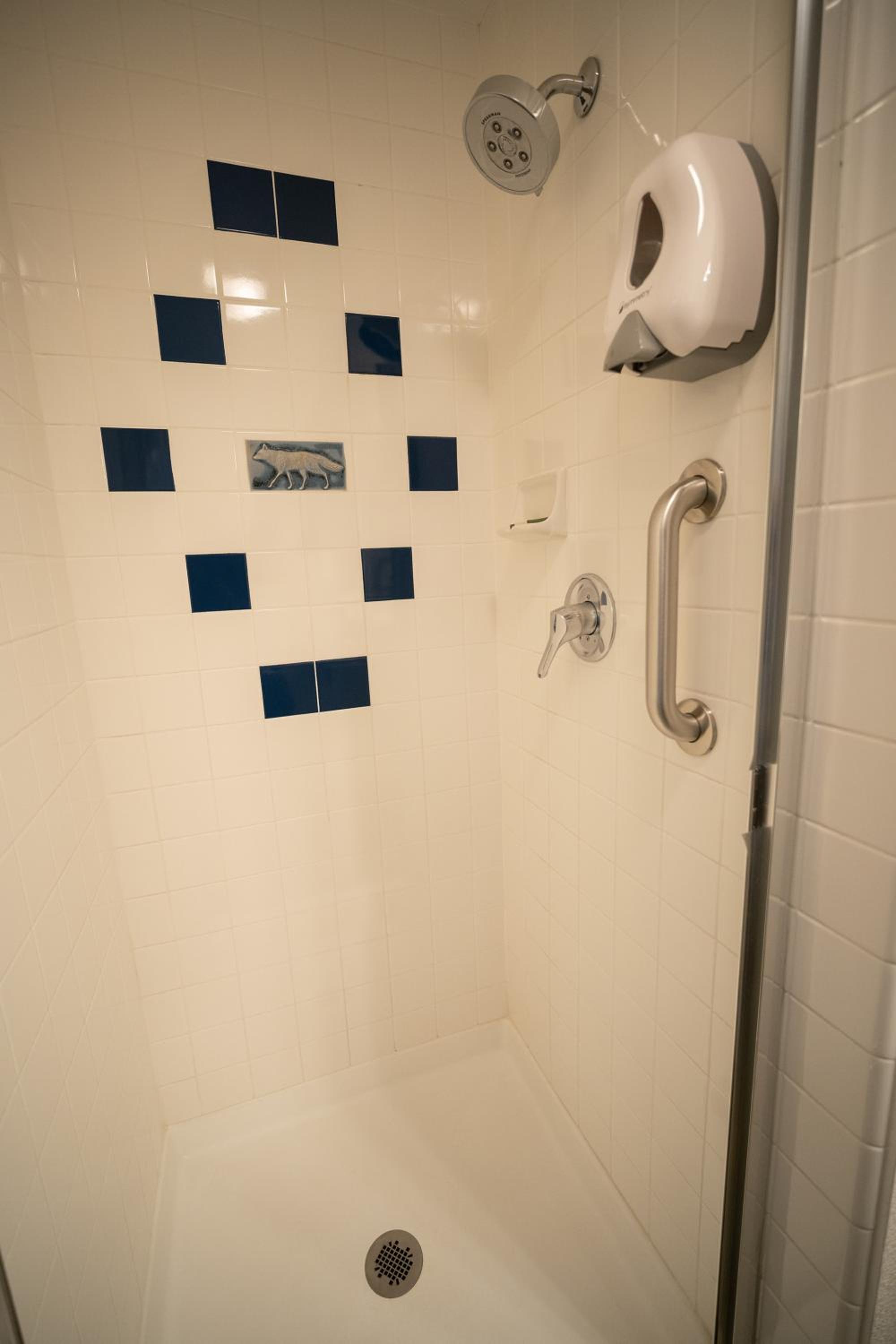 One-Bedroom Apartment - Photo 12