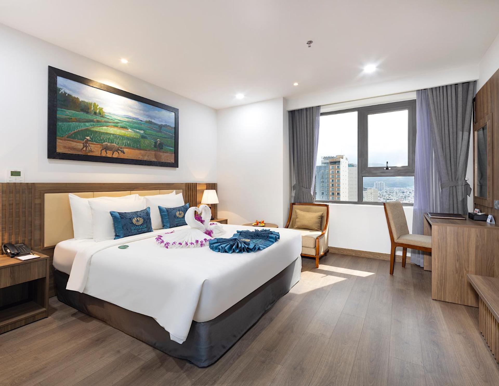 Deluxe Double Room with City View - Photo 1