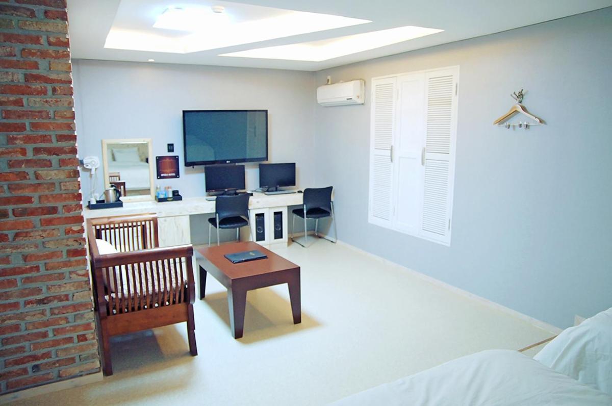 Family Room photo 2