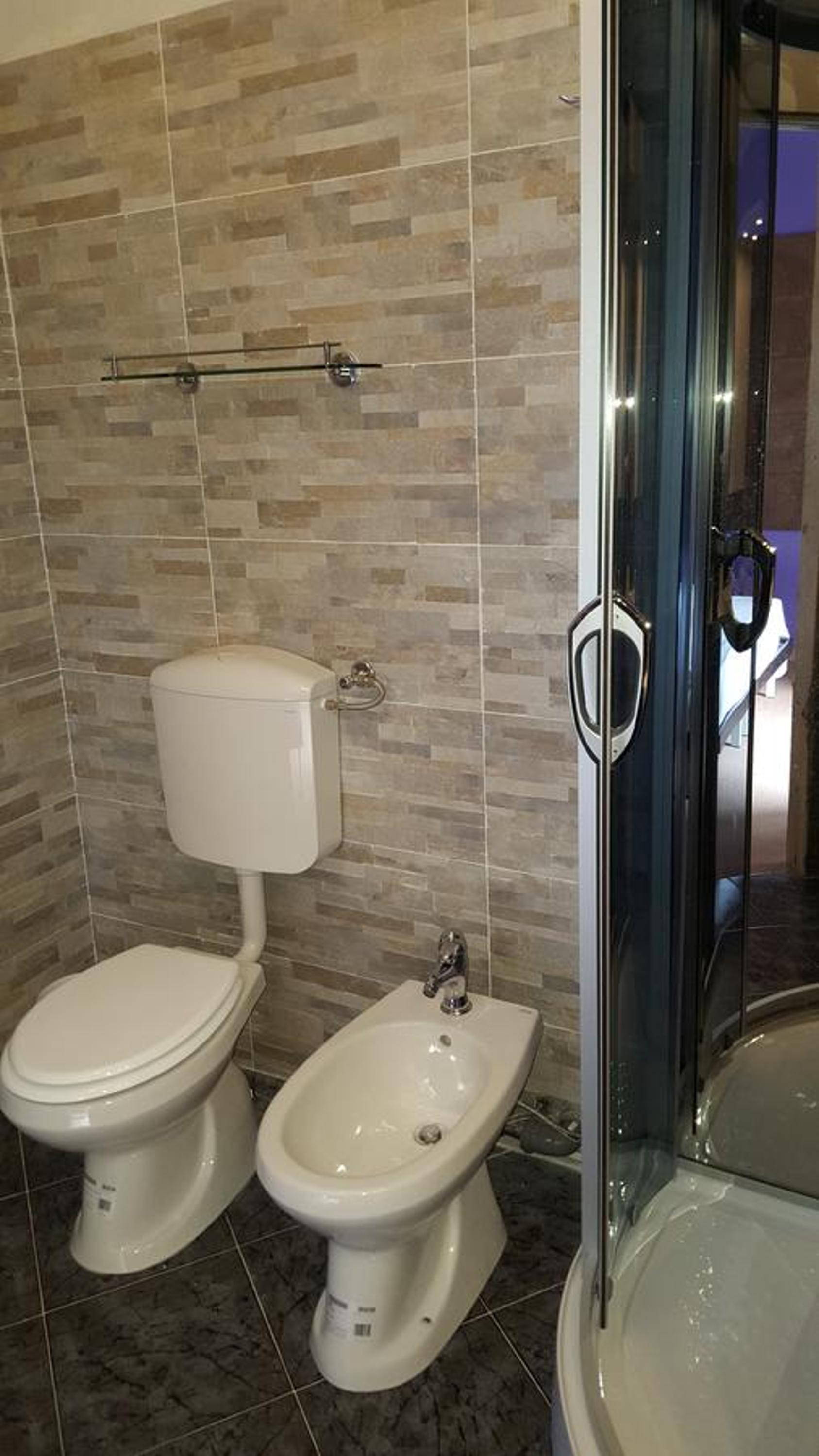 Twin Room with Private Bathroom - Photo 6