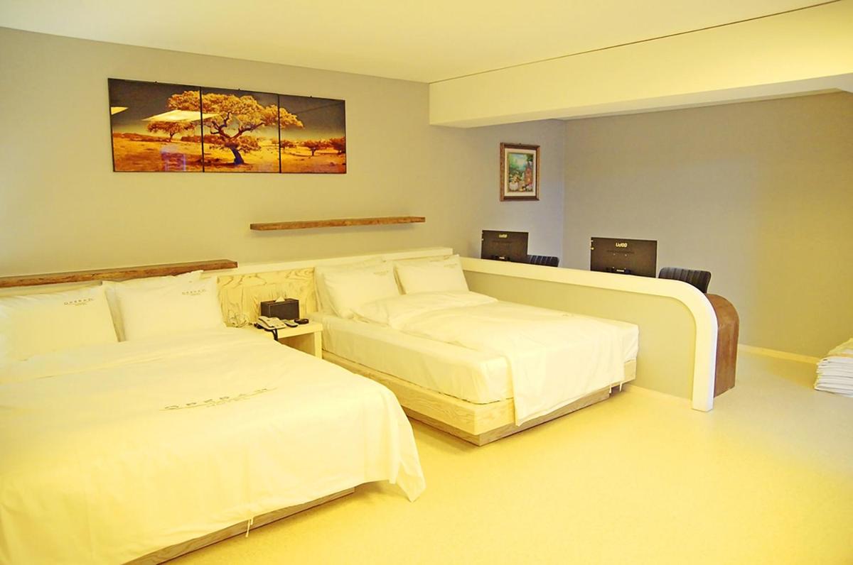Deluxe Family Room photo 1