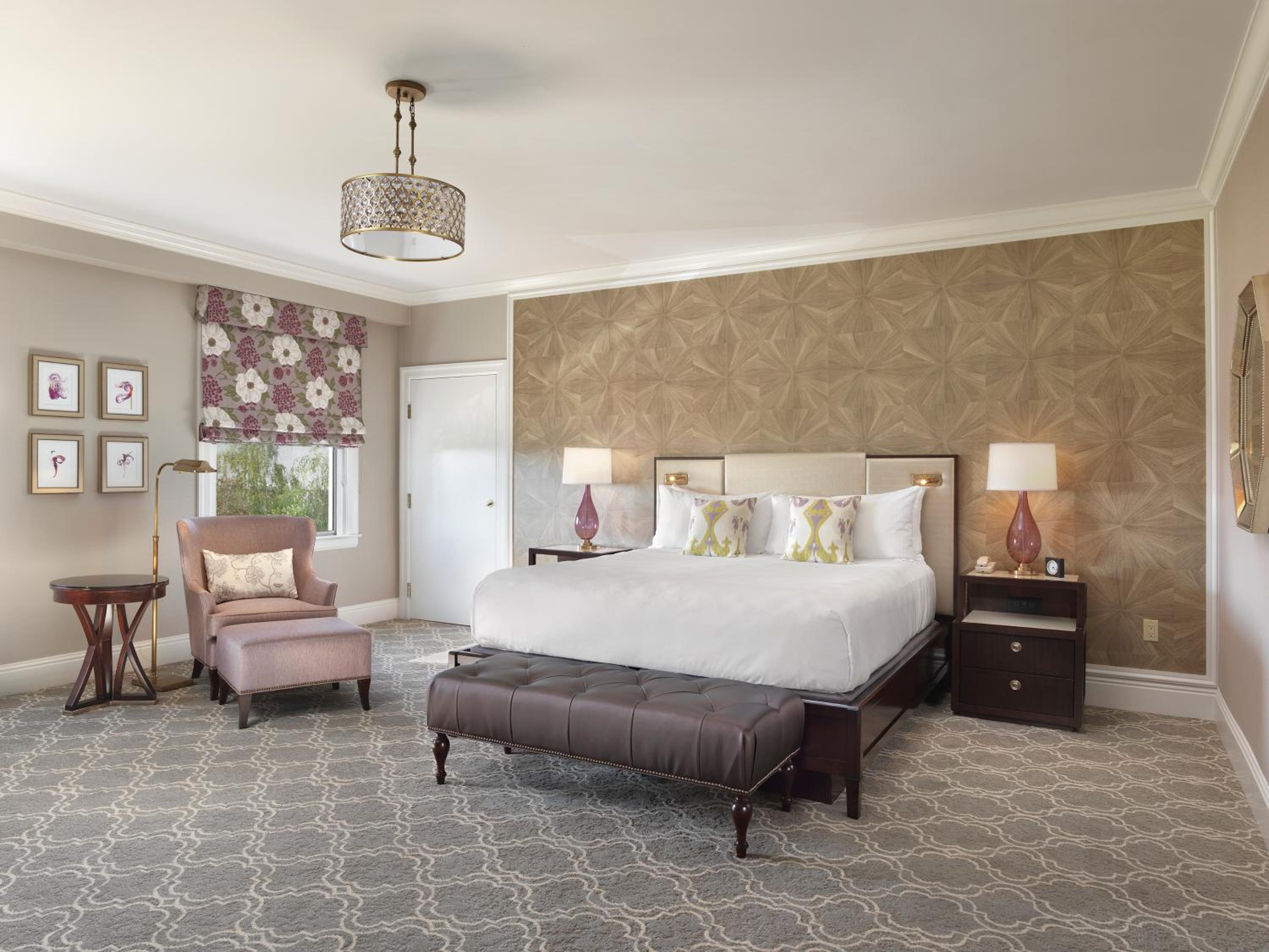 Deluxe King Room - Photo 1