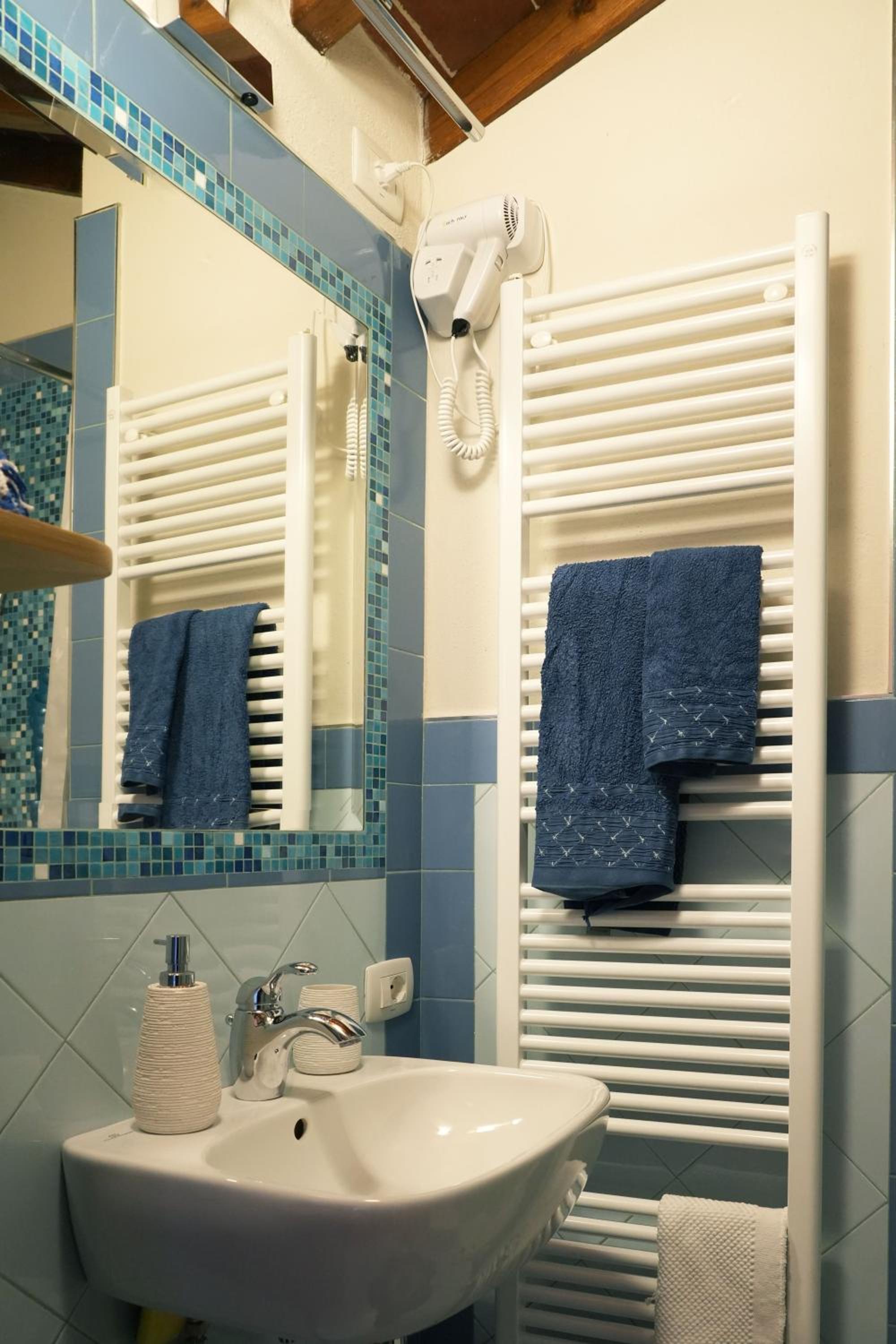 Double Room with Private Bathroom photo 2