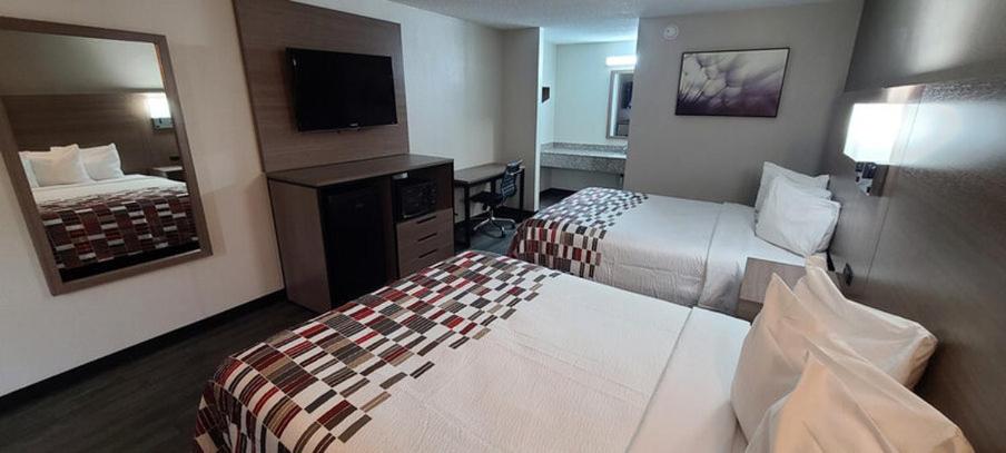 Deluxe Room with Two Queen Beds Non-Smoking - Photo 3