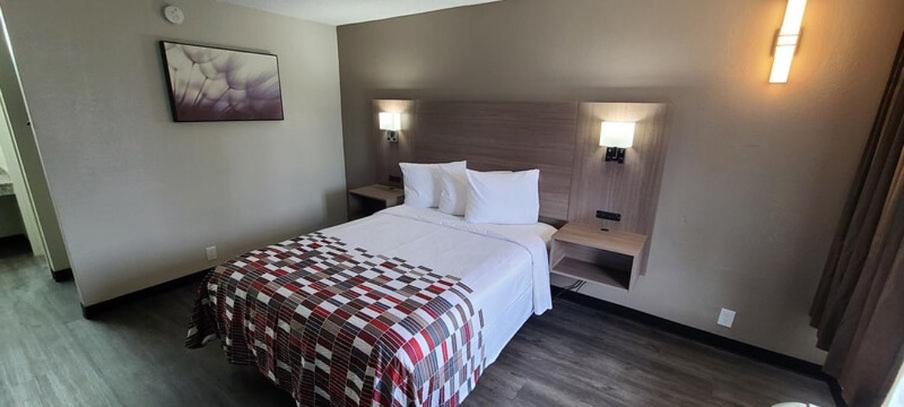 Deluxe King Room Non-Smoking - Photo 1