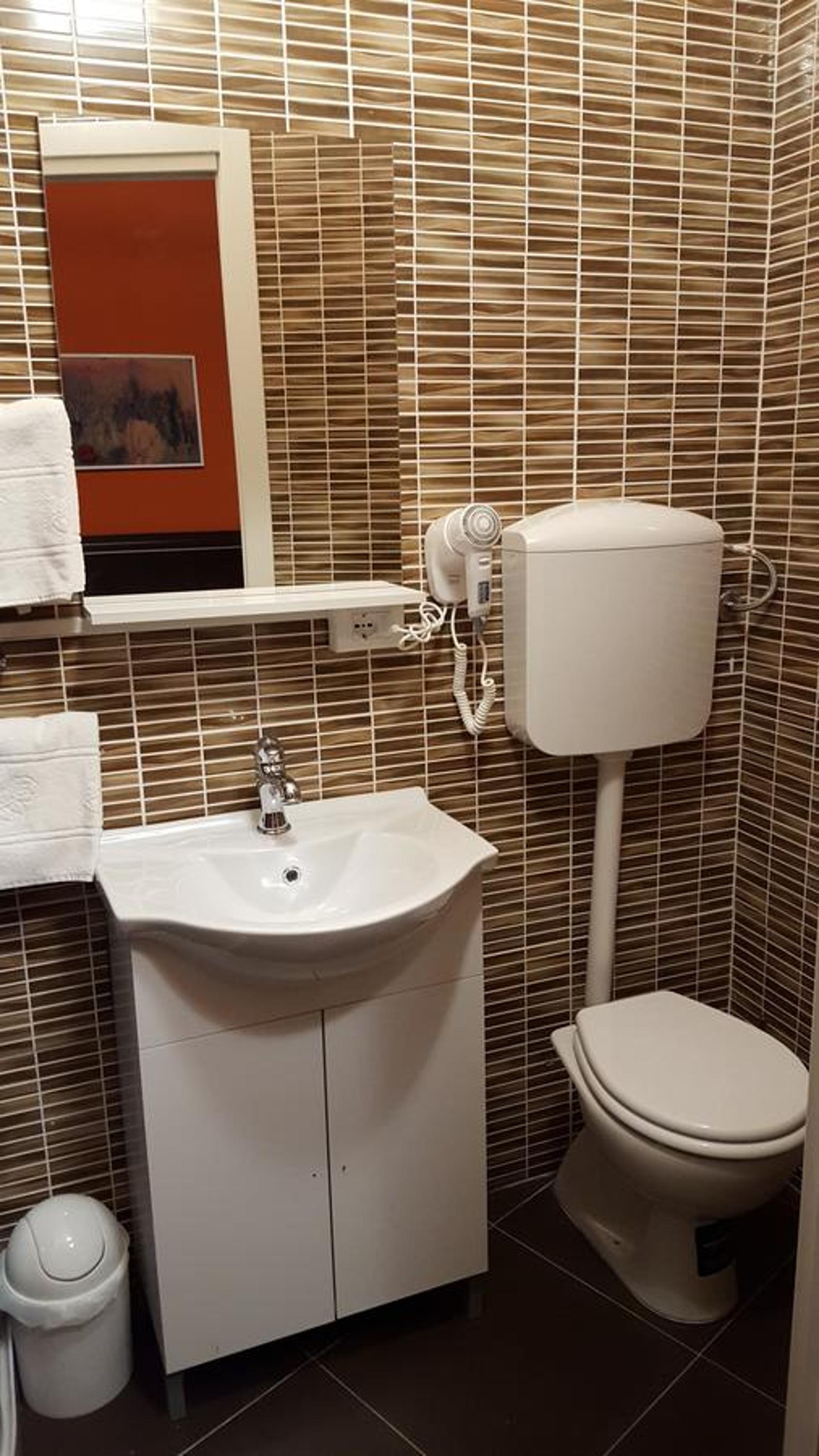 Twin Room with Private Bathroom photo 3