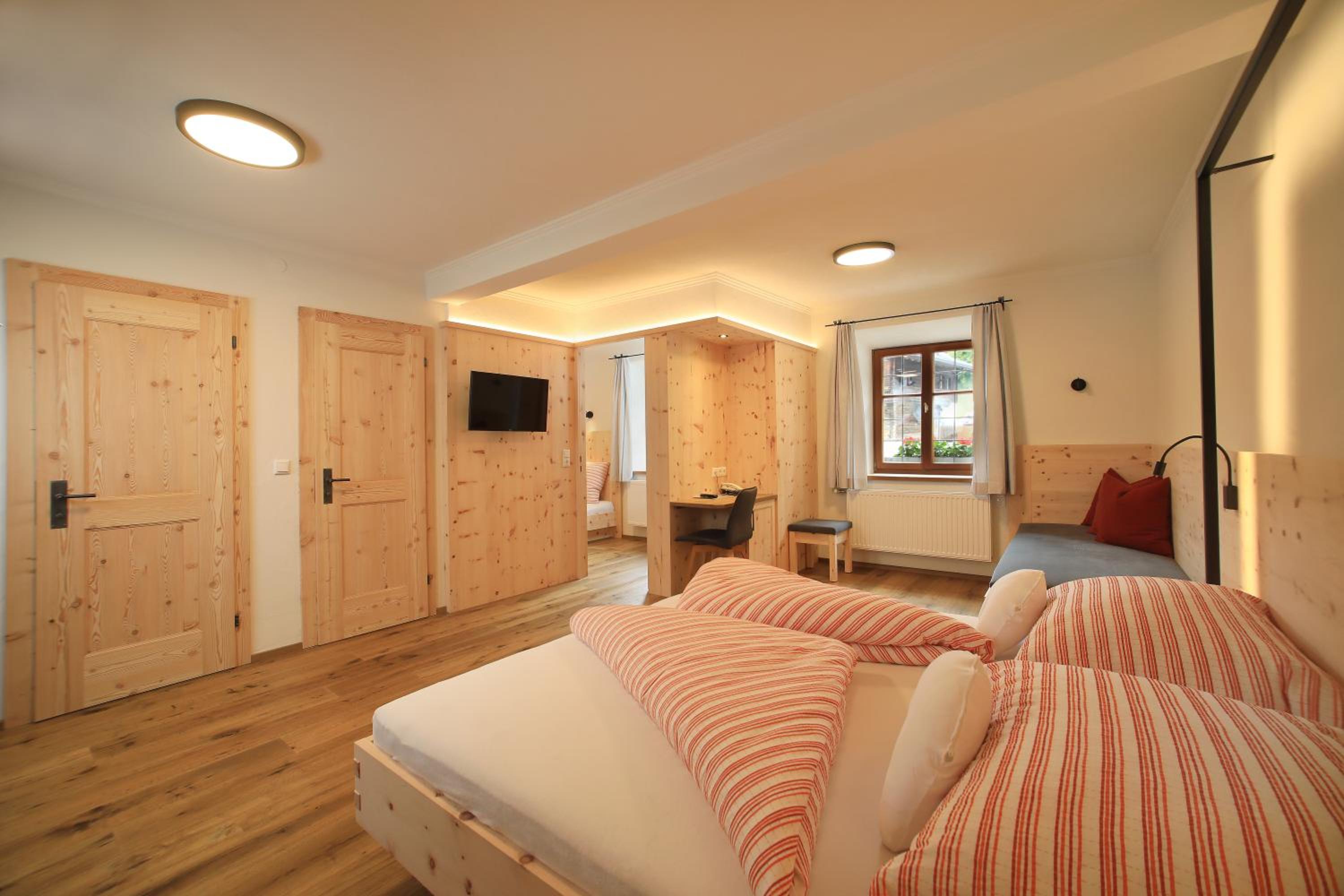 Family Room - Photo 9