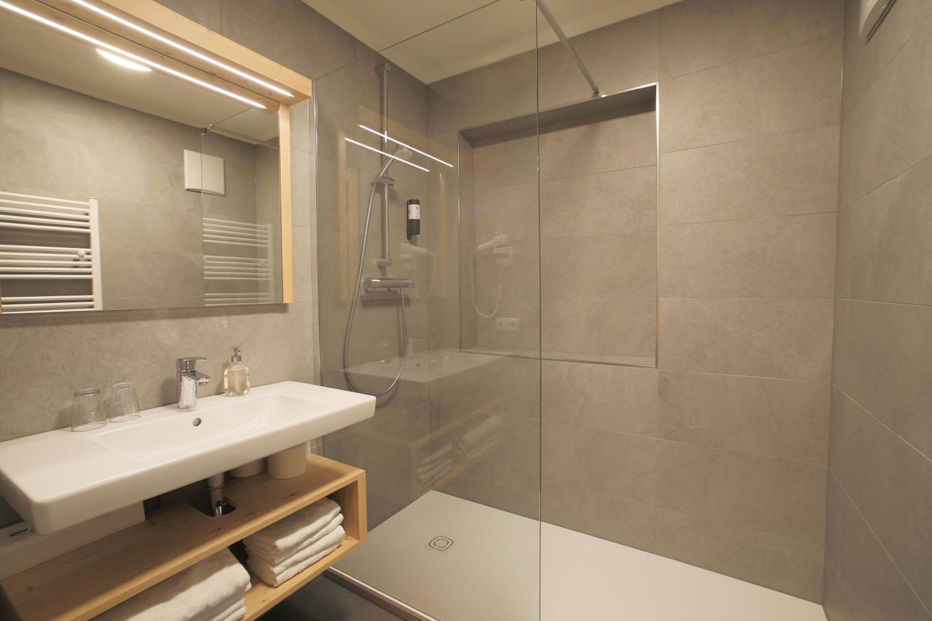 Standard Double Room - Photo 5