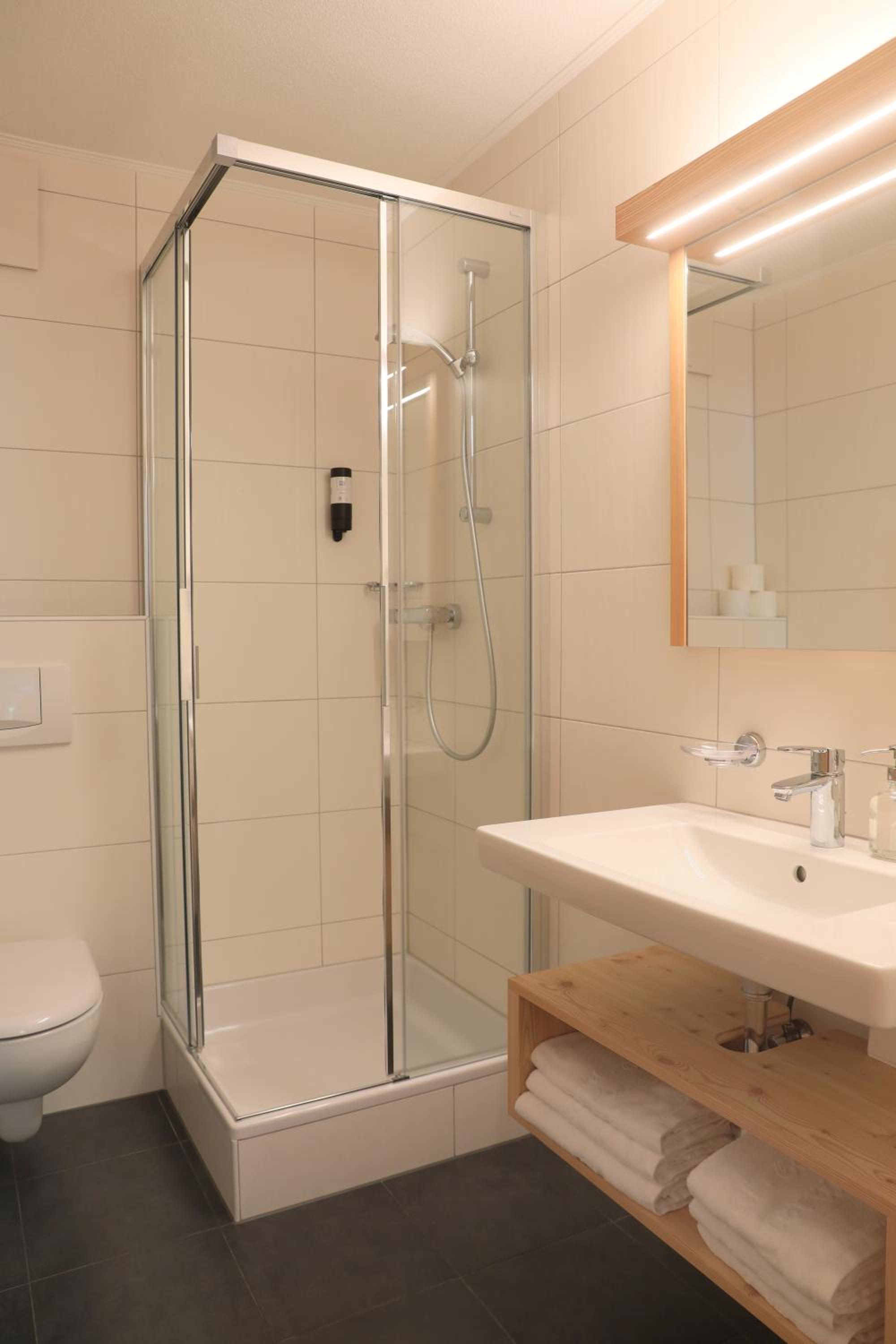 Standard Double Room - Photo 8