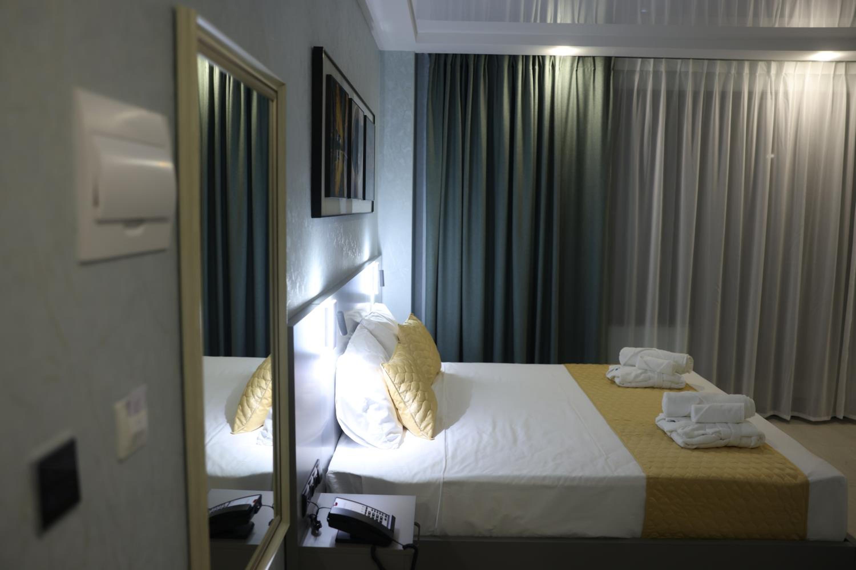 Large Double Room photo 1