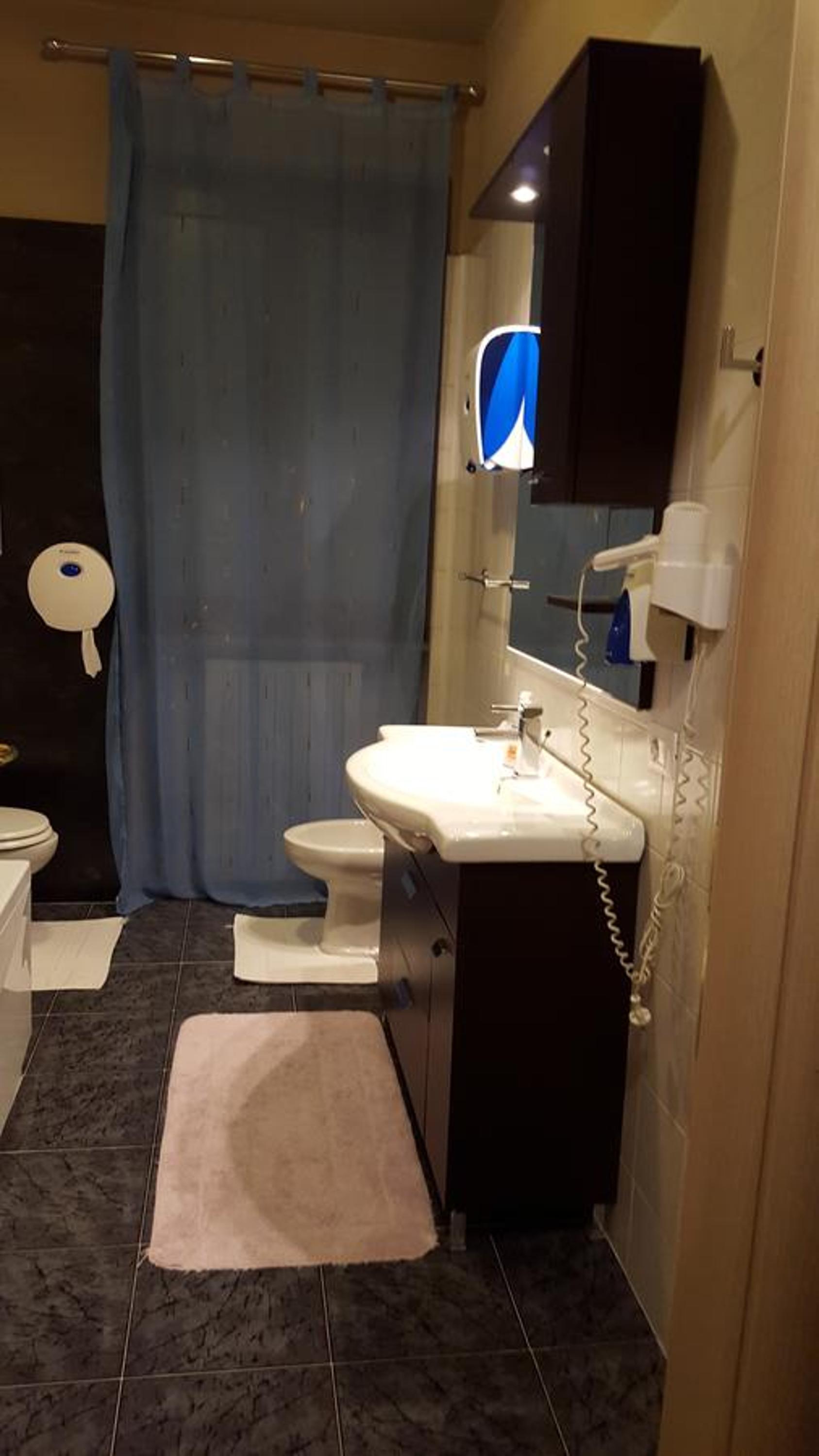 Quadruple Room with Private Bathroom photo 2