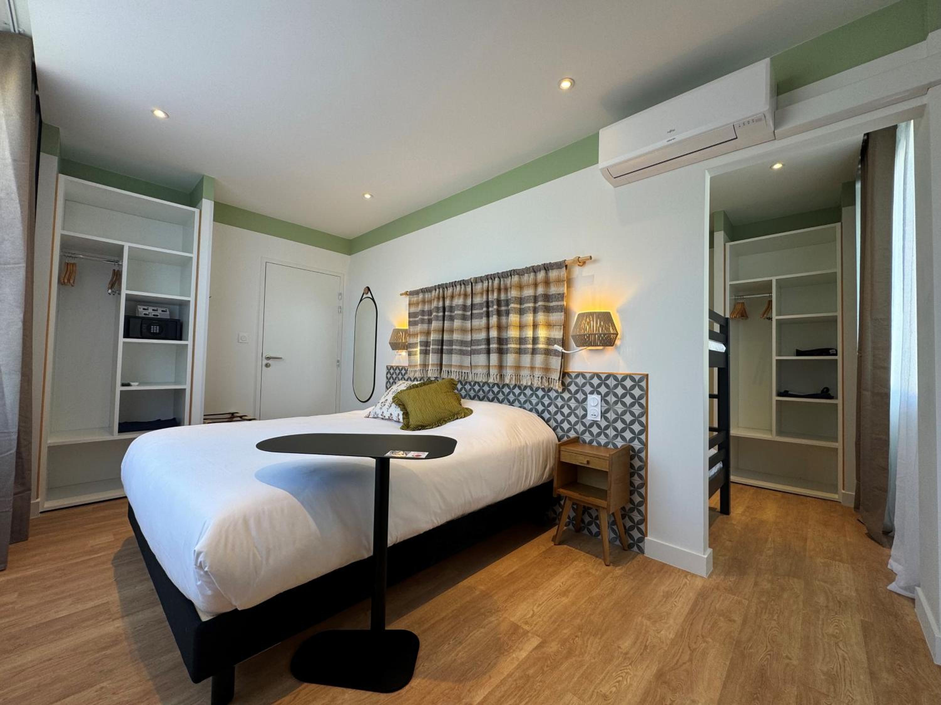 Family Room with Terrace - Photo 1