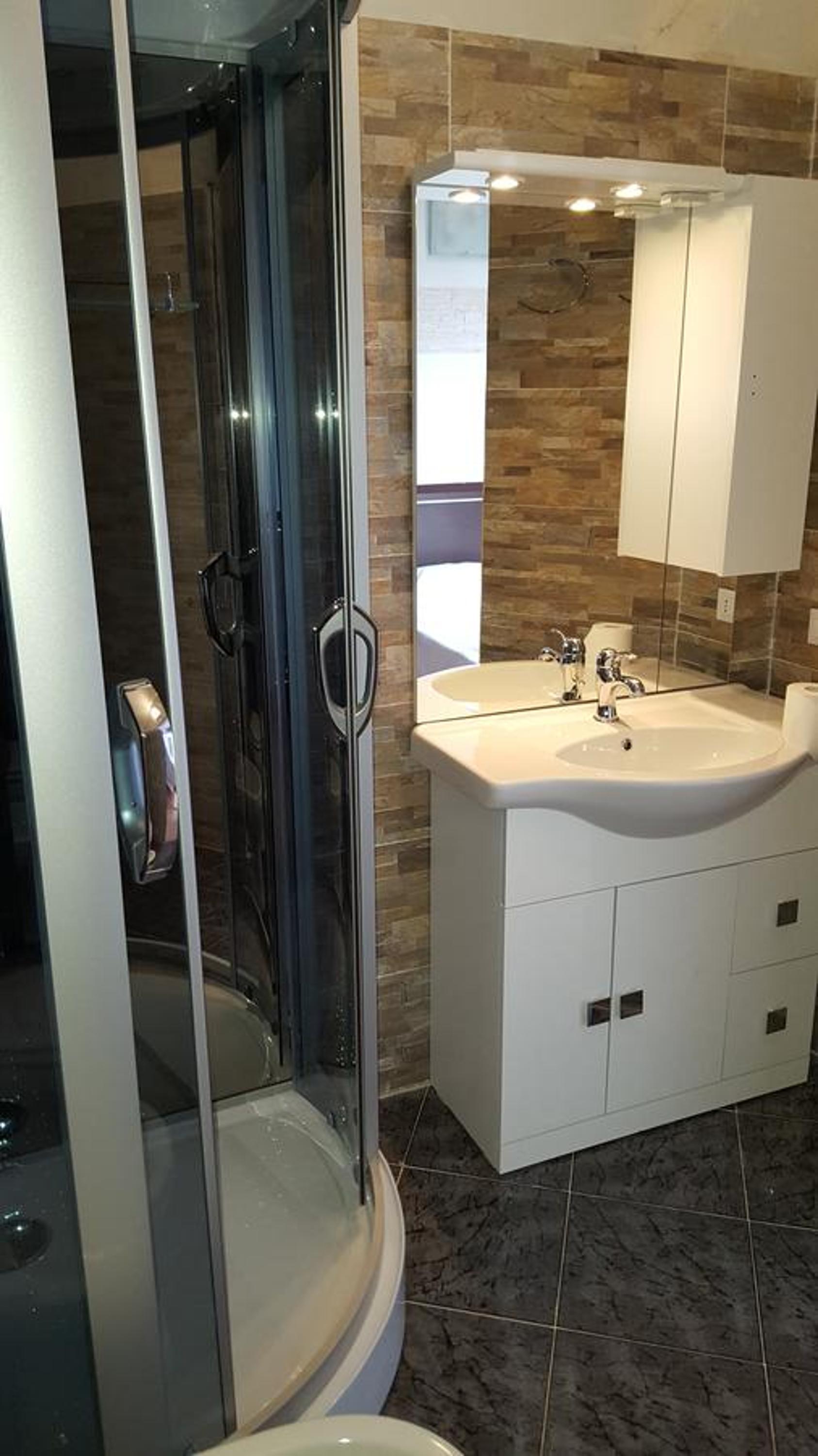 Double Room with Private Bathroom - Photo 3
