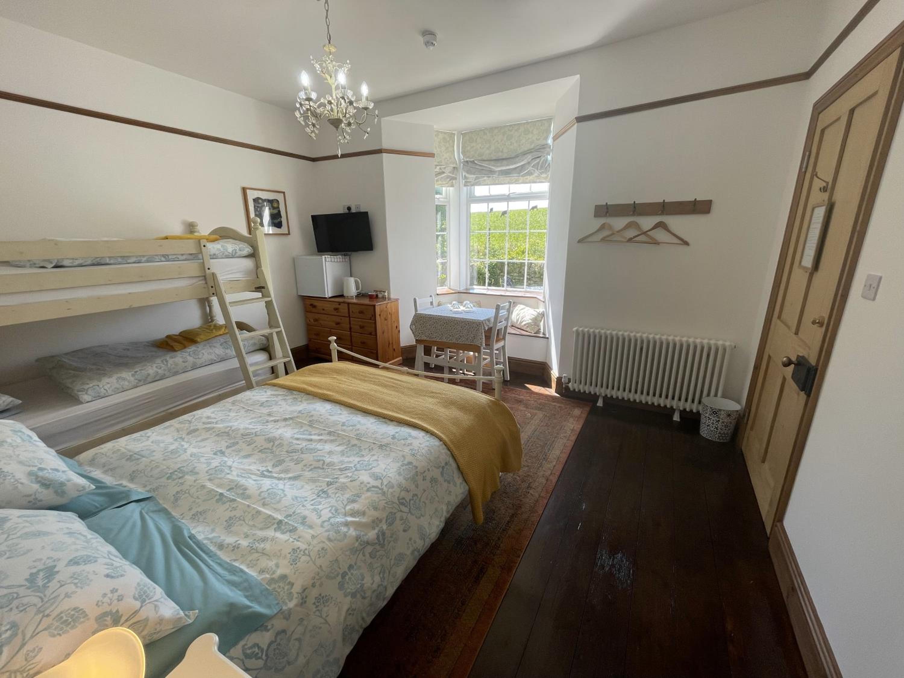 Family Double Room - Photo 6