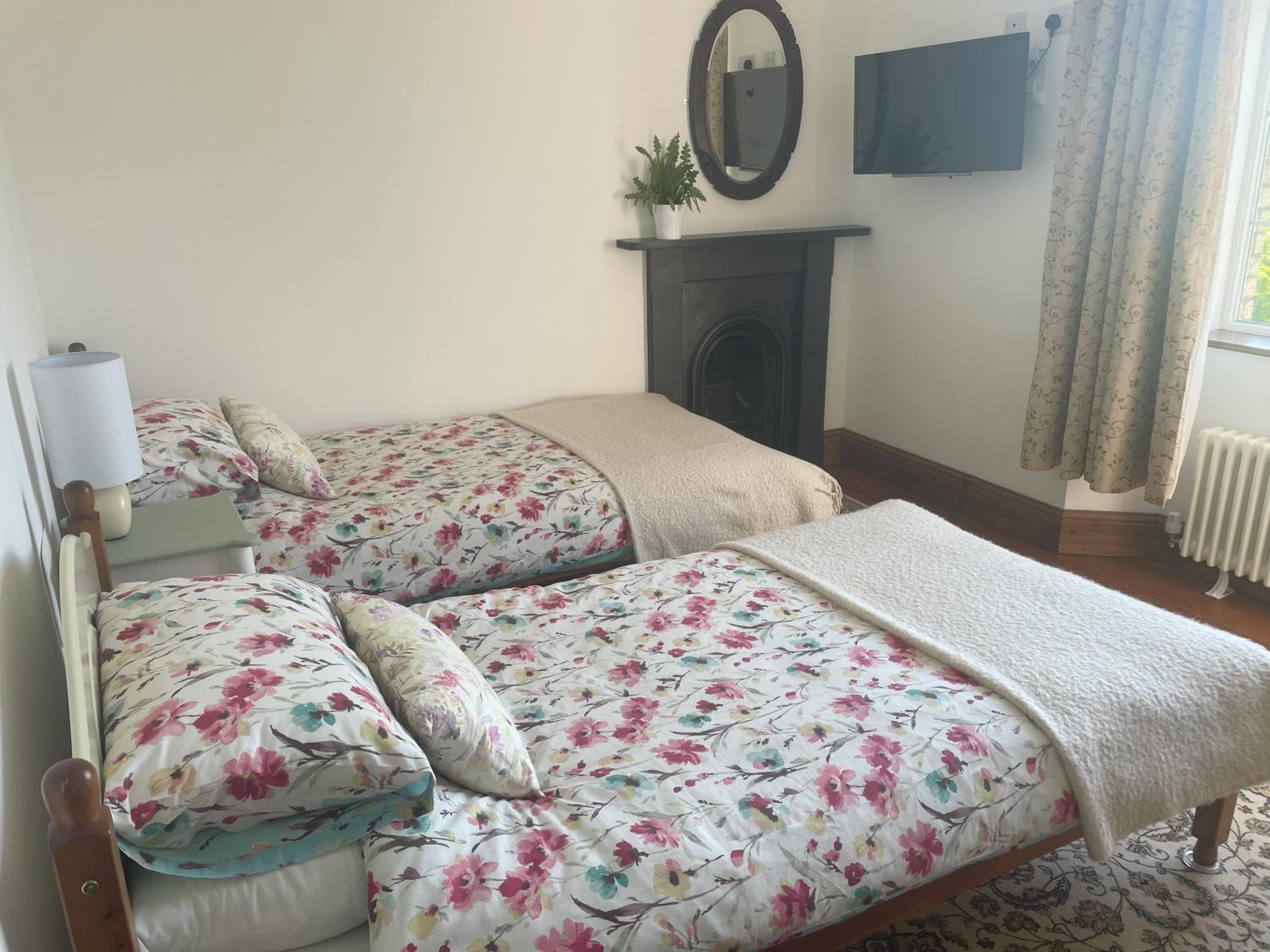 Double or Twin Room with Garden View - Photo 13