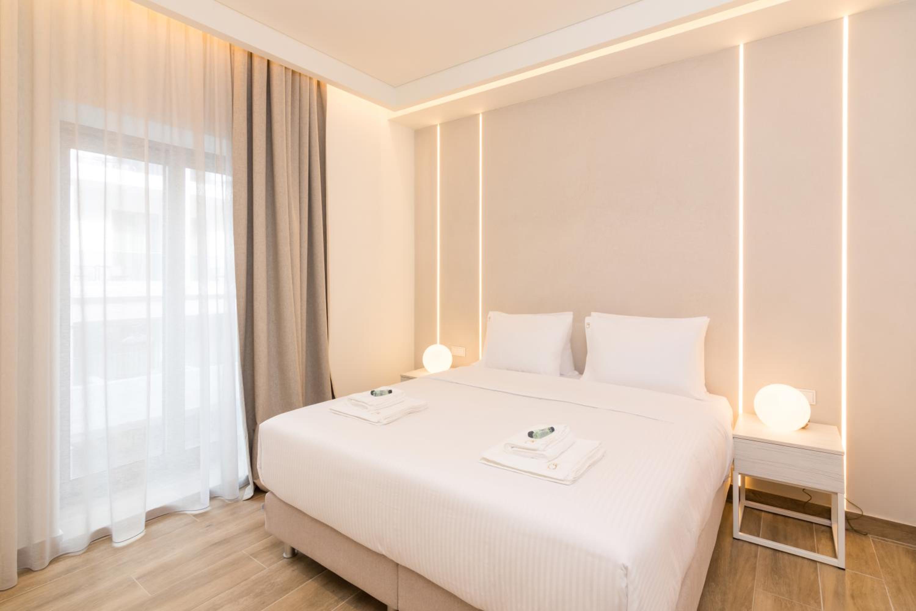 One-Bedroom Apartment with Balcony photo 1