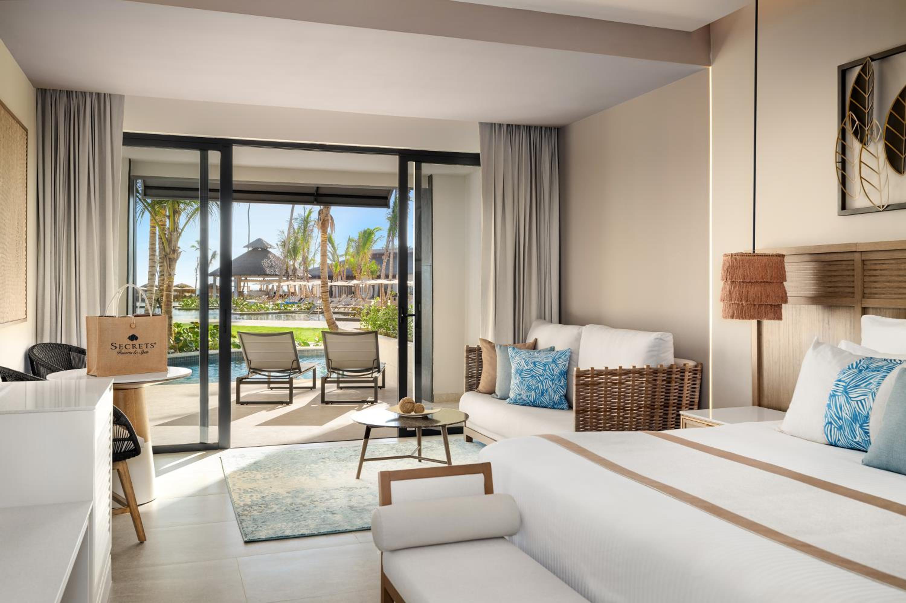Preferred Club Jr. Suite Swim Out King