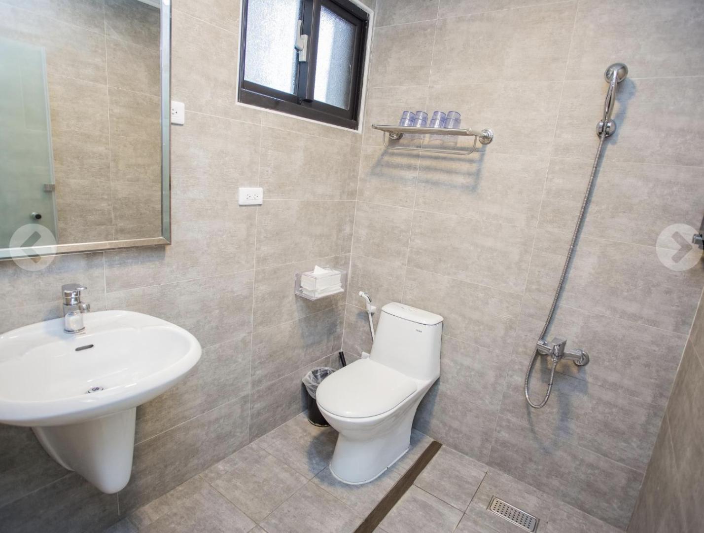 Double Room with Balcony - Photo 3