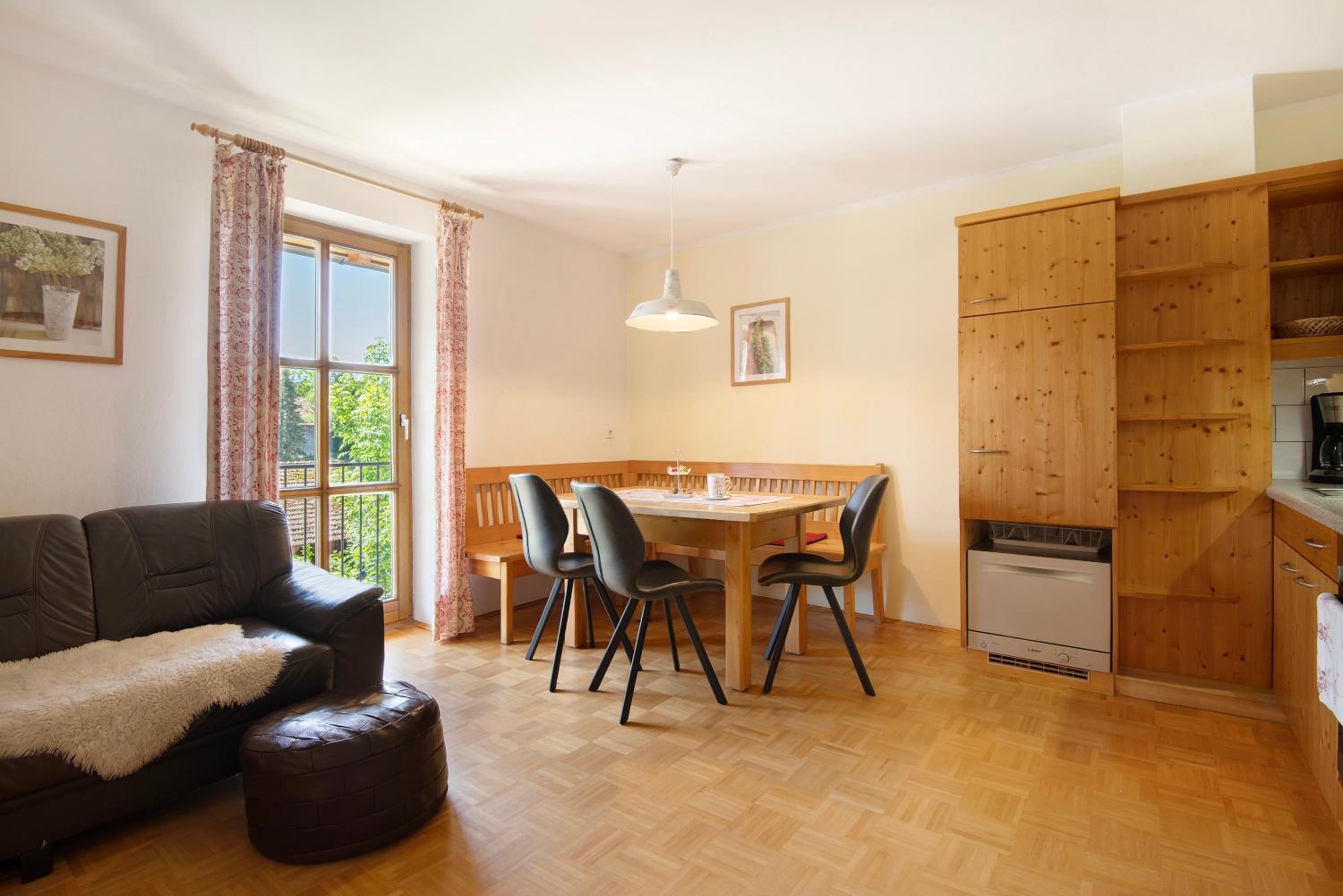 Two-Bedroom Deluxe Apartment with Garden View photo 3