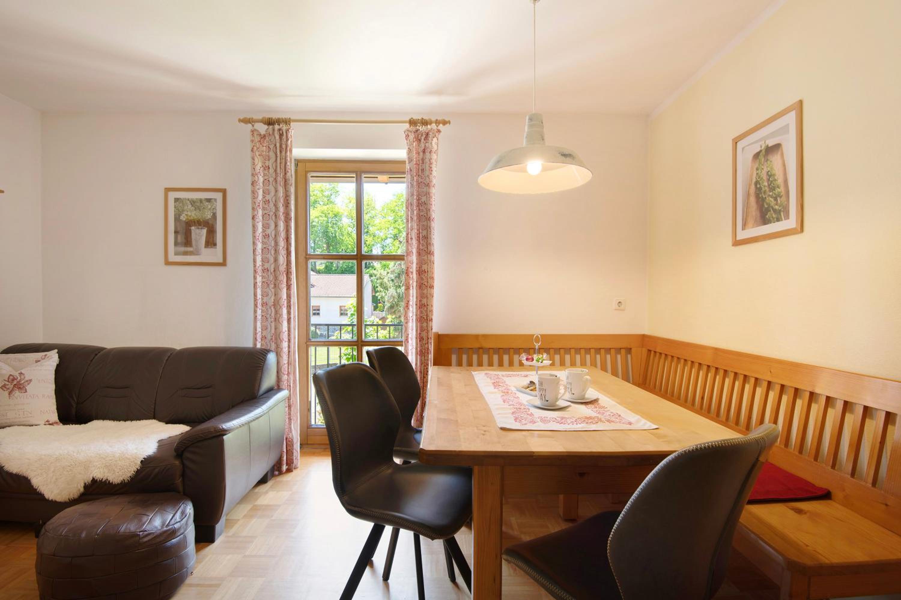 Two-Bedroom Deluxe Apartment with Garden View photo 2