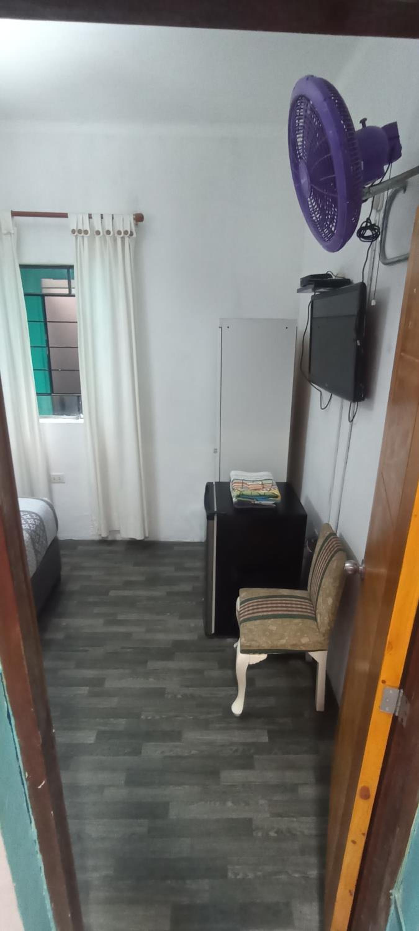 Queen Room with Shared Bathroom photo 1