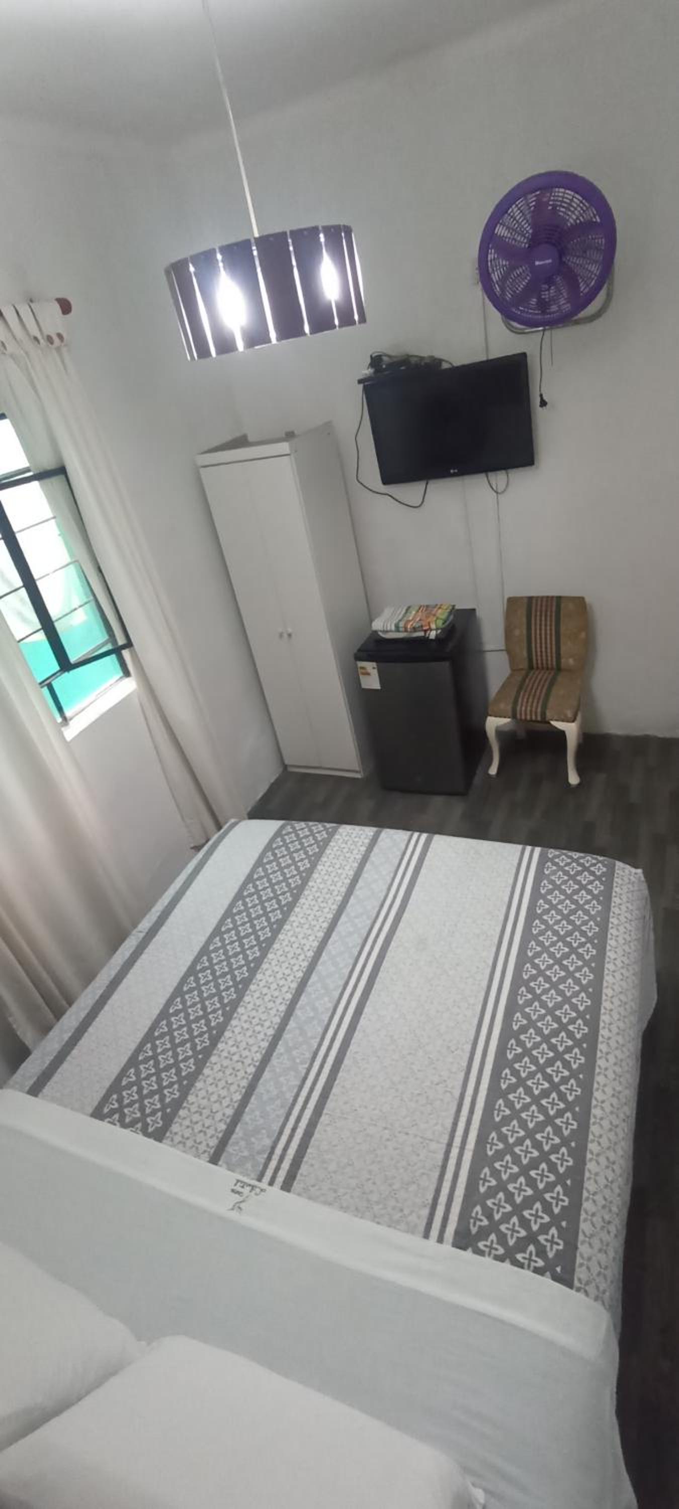 Queen Room with Shared Bathroom photo 2