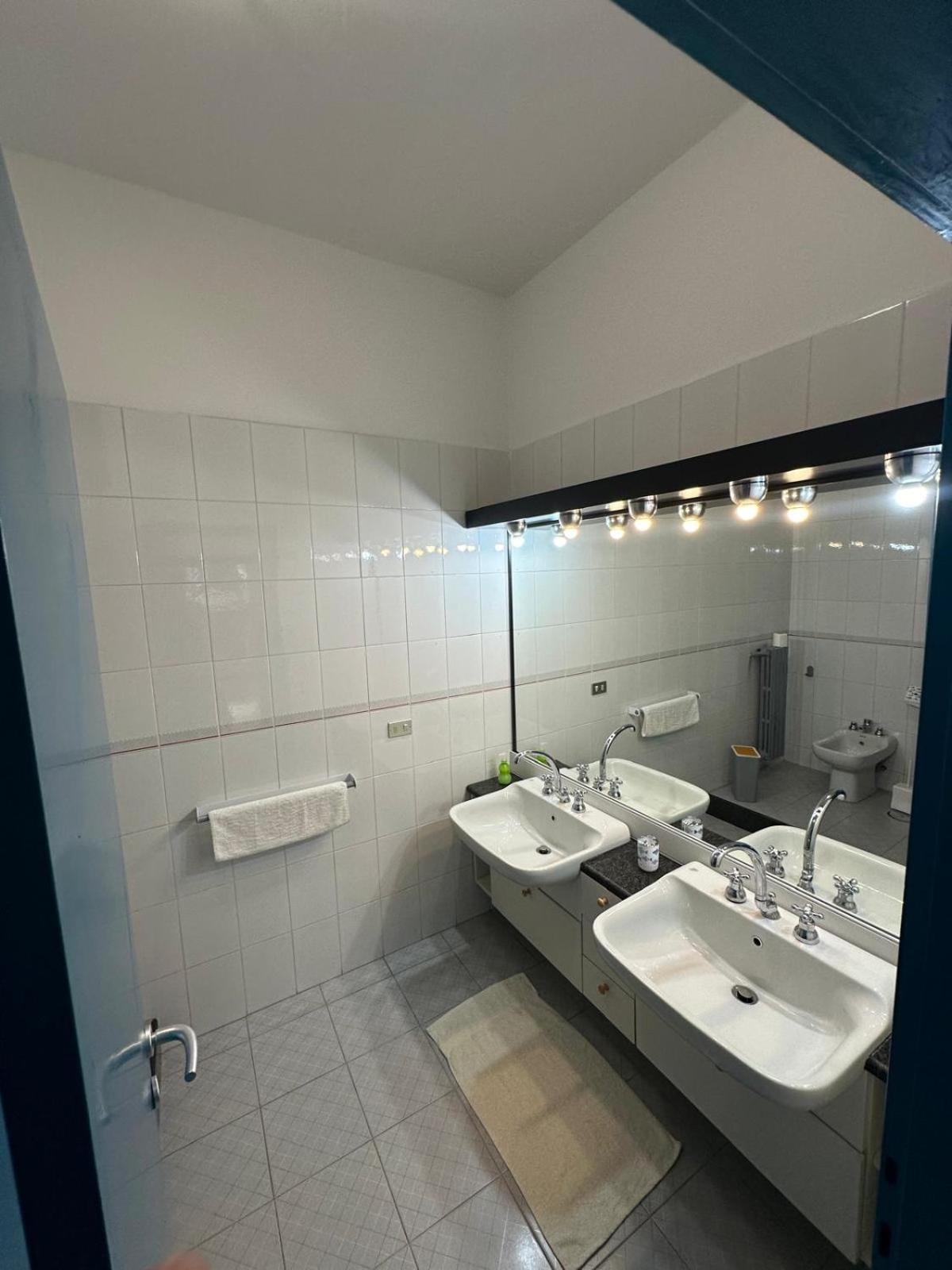Double or Twin Room with Private Bathroom photo 3