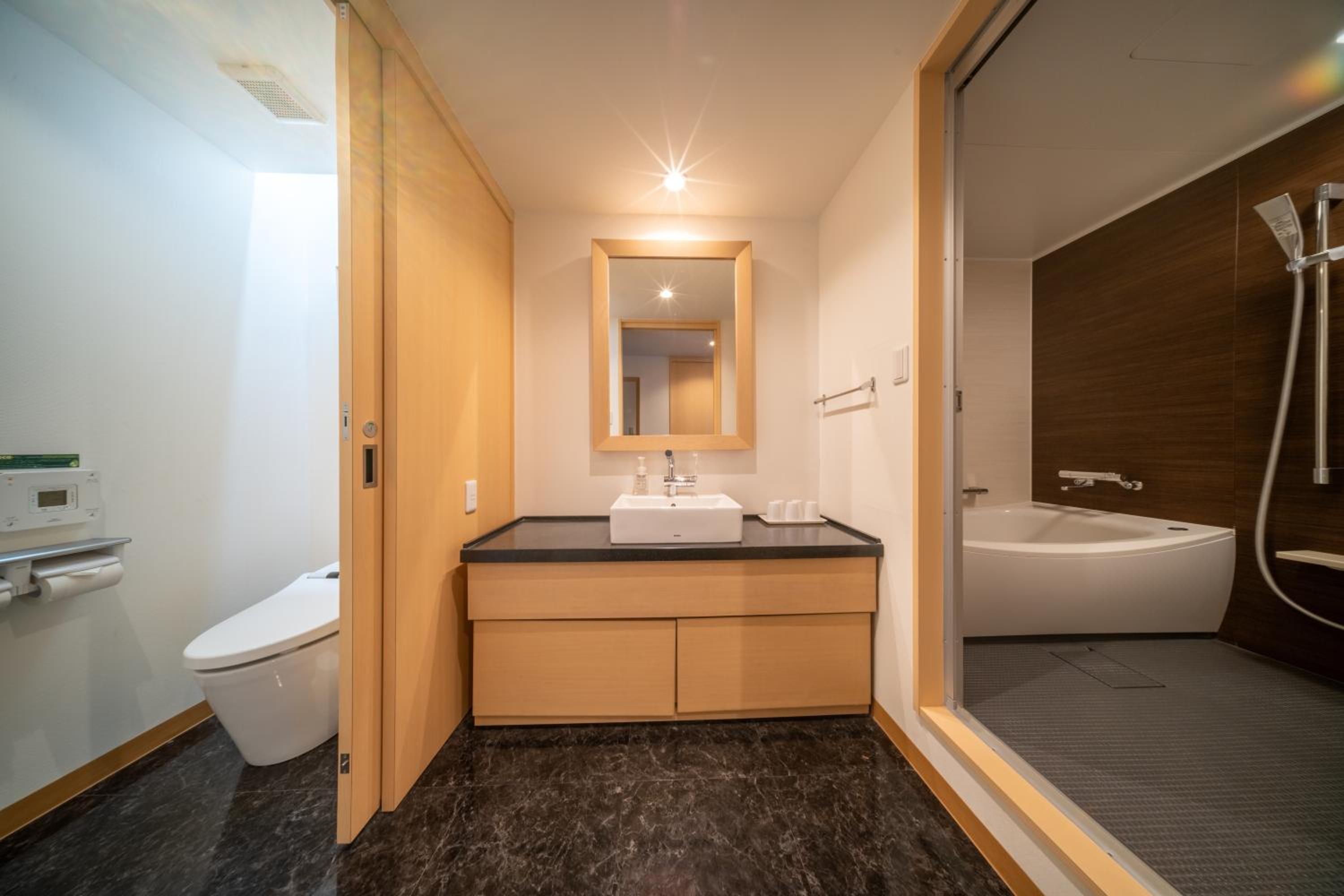 Japanese-Western Style Privilege Junior Suite with Two Single Beds and Three Futon Beds  photo 3