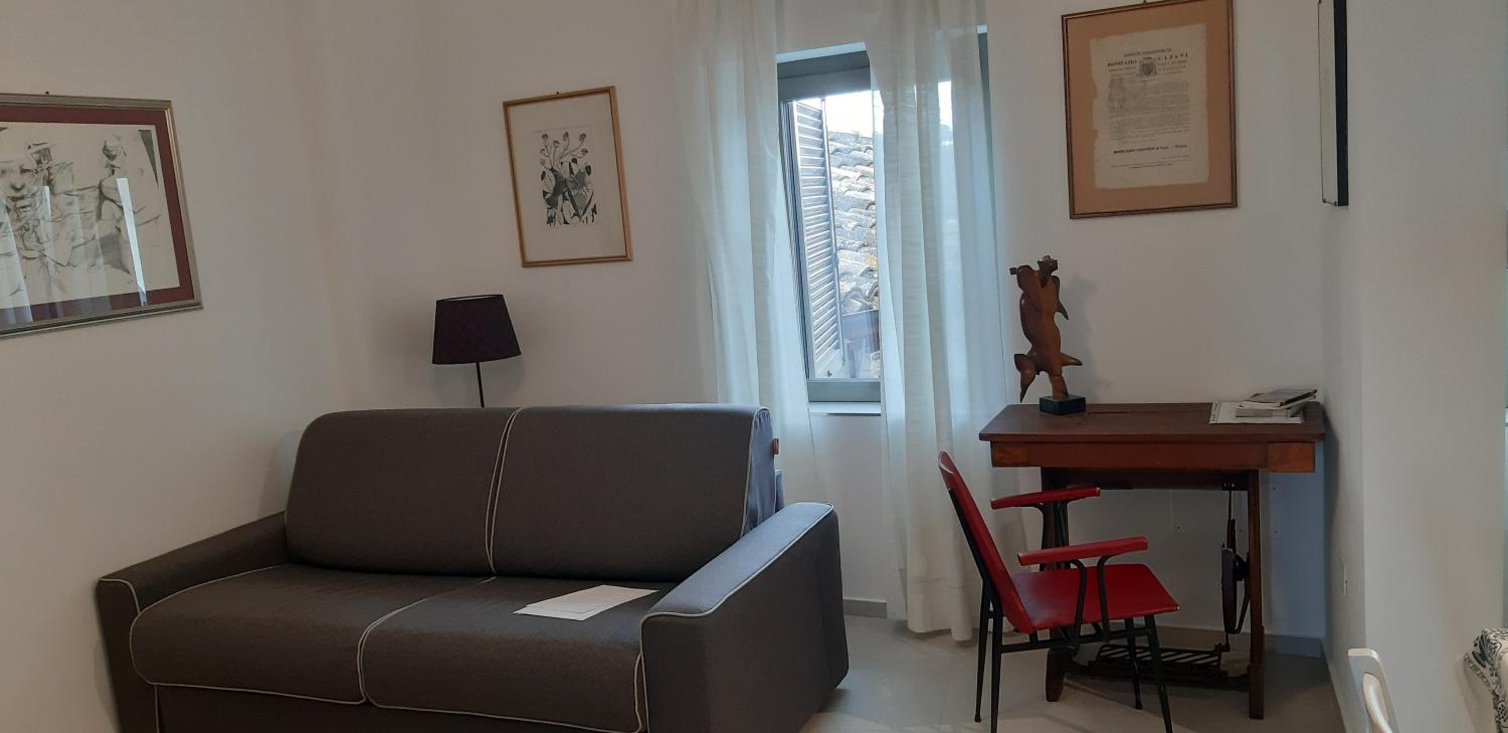 One-Bedroom Apartment photo 1