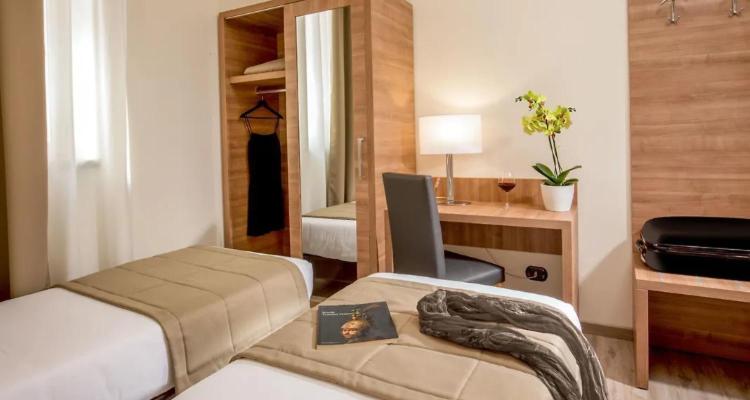 Double or Twin Room with Private Bathroom photo 1