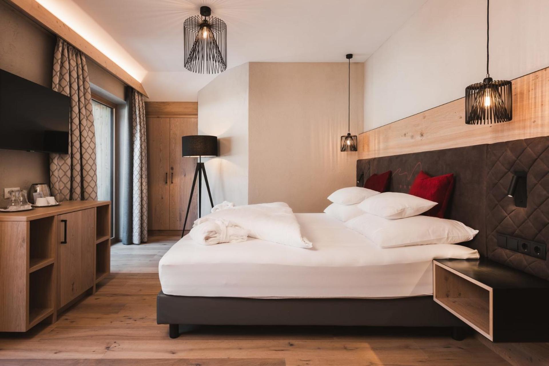 Deluxe Double Room with Shower