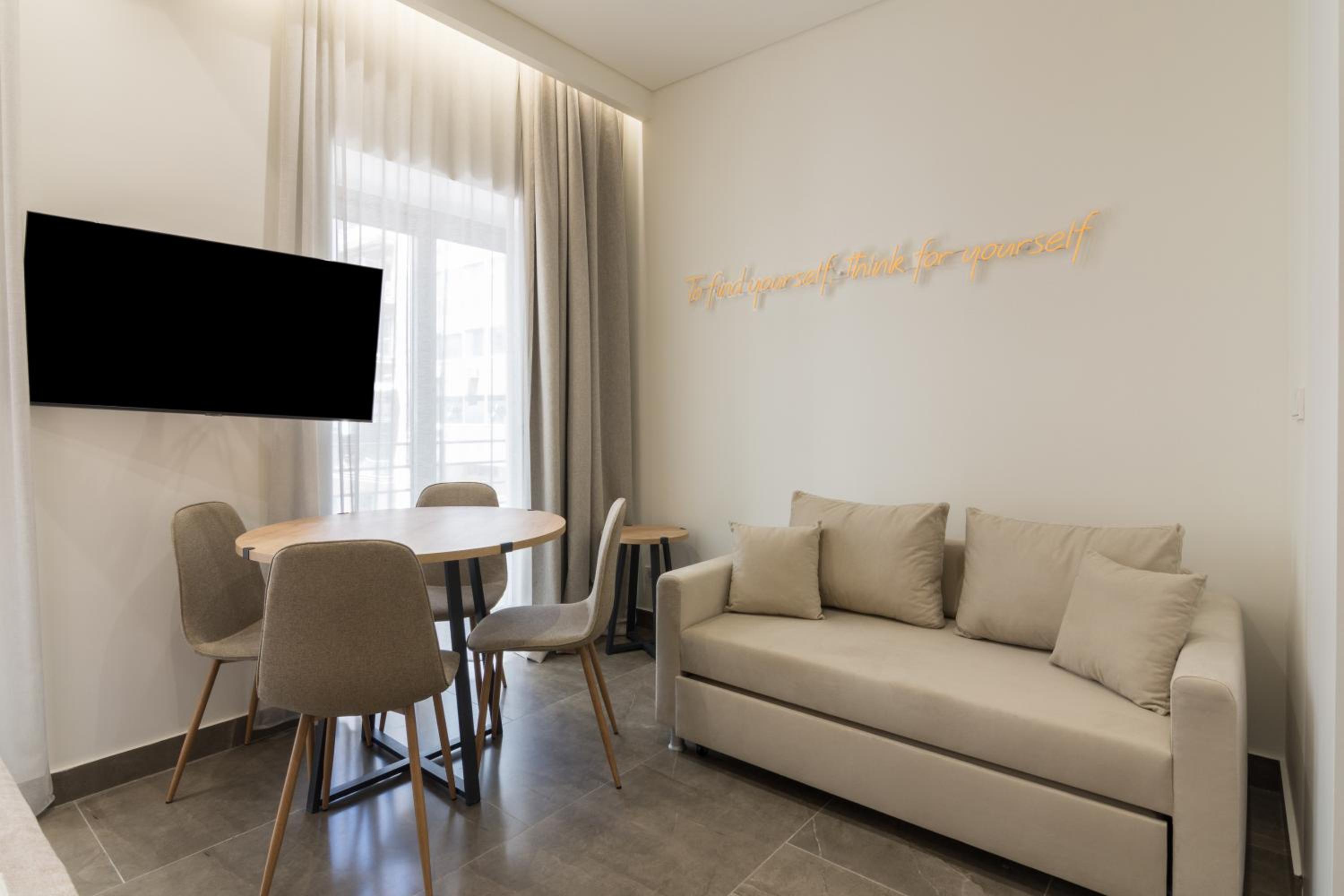 Studio Apartment with Balcony photo 1